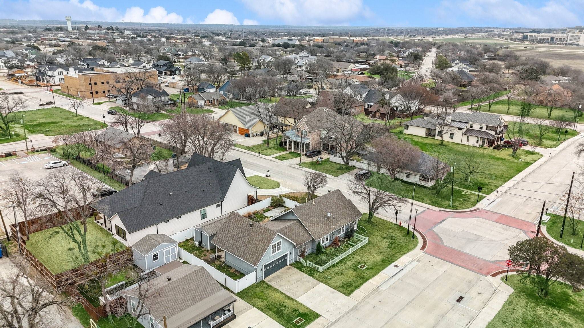 Roanoke, TX 76262,111 S Pine ST