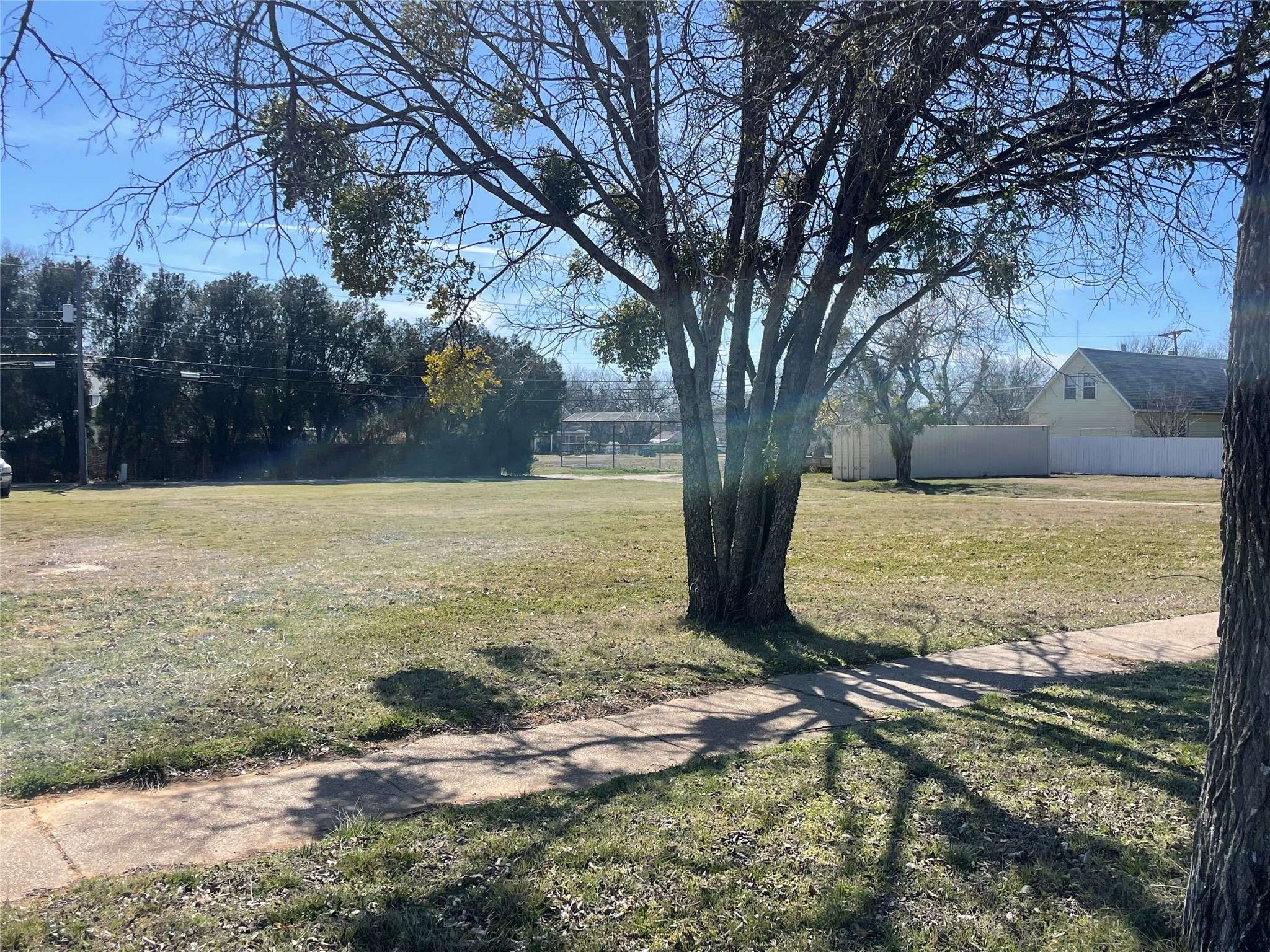 Graham, TX 76450,908 4th ST