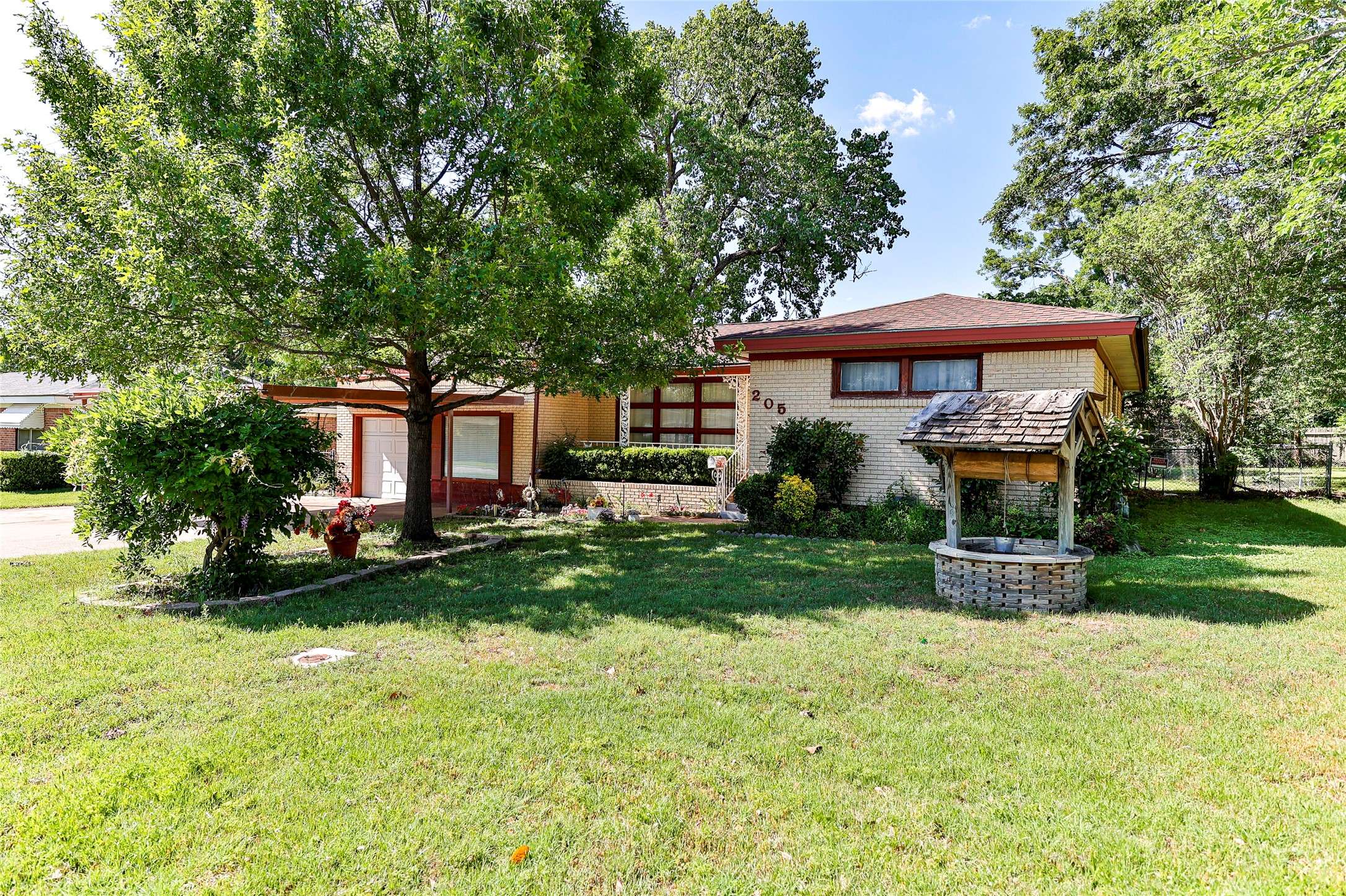 Bedford, TX 76022,205 Bedford CT E