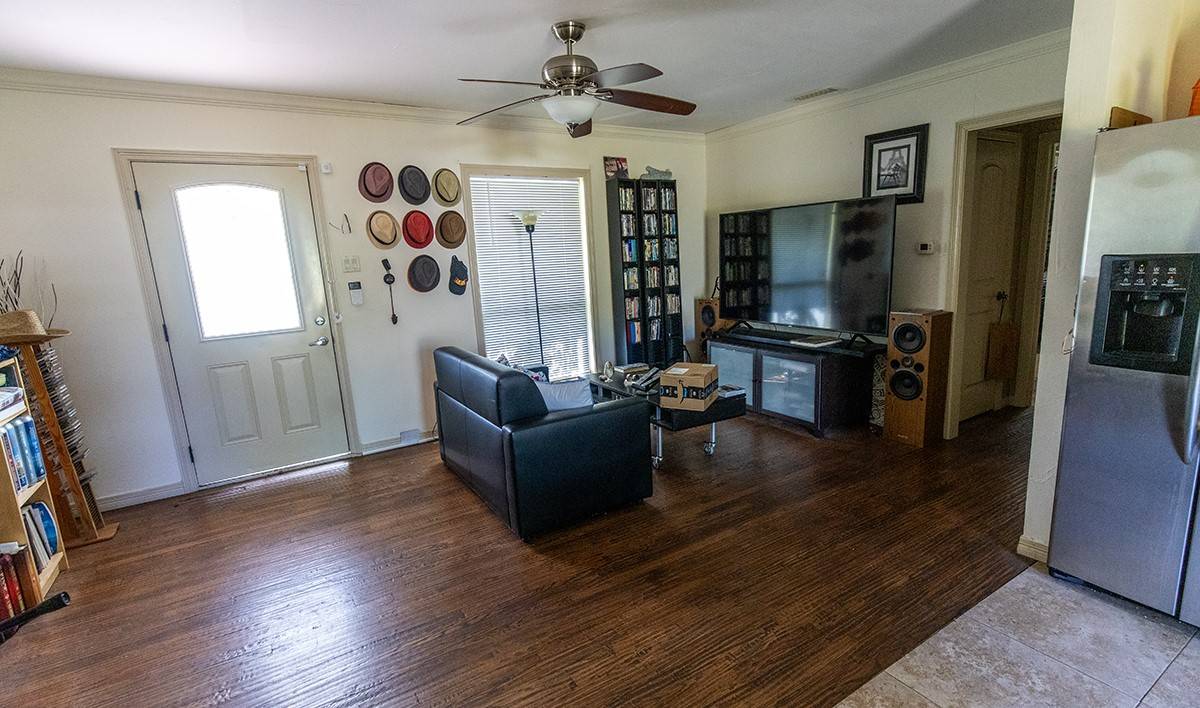 Garland, TX 75040,717 Sylvan DR