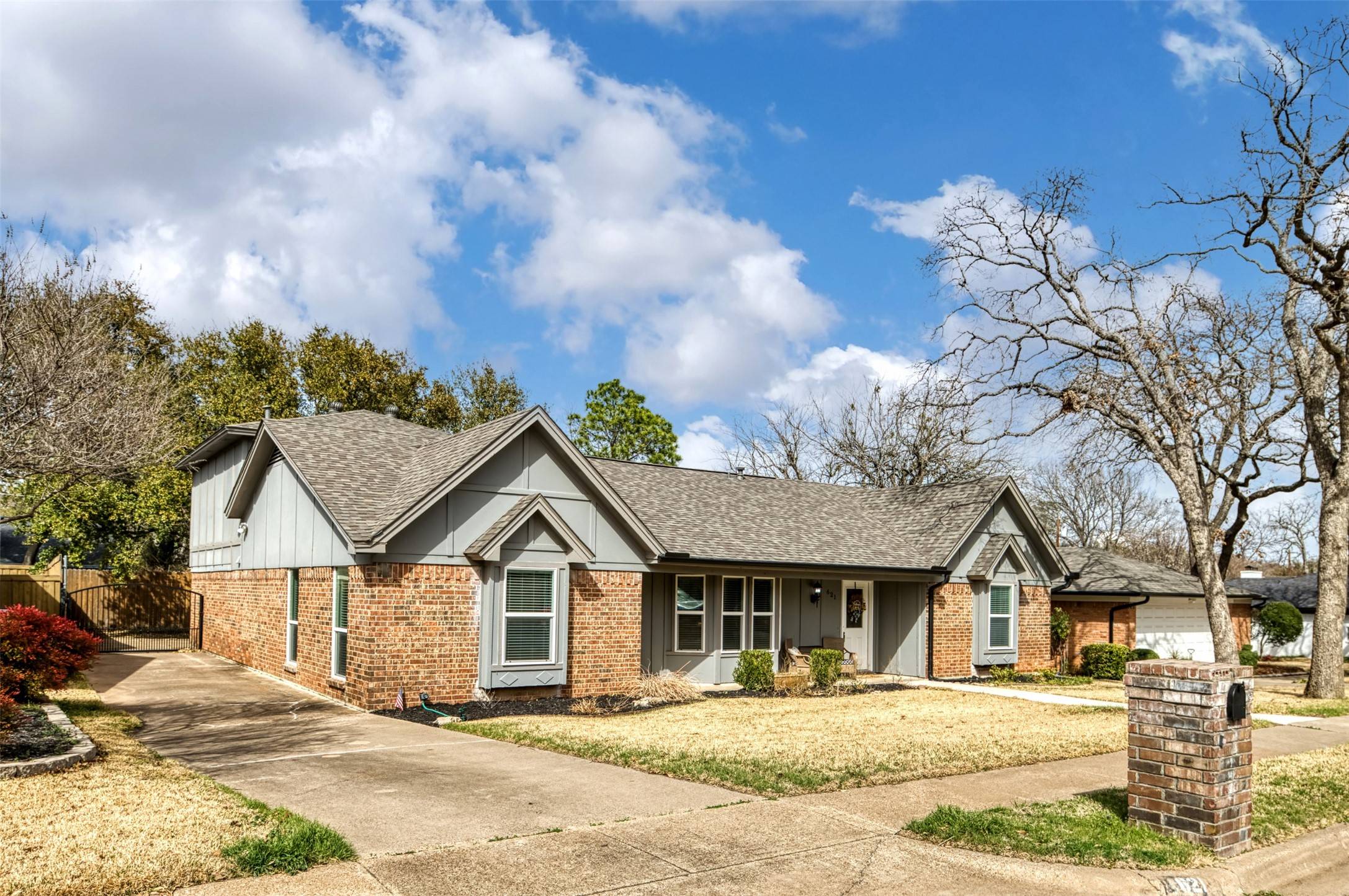 Bedford, TX 76021,621 Sandlin DR