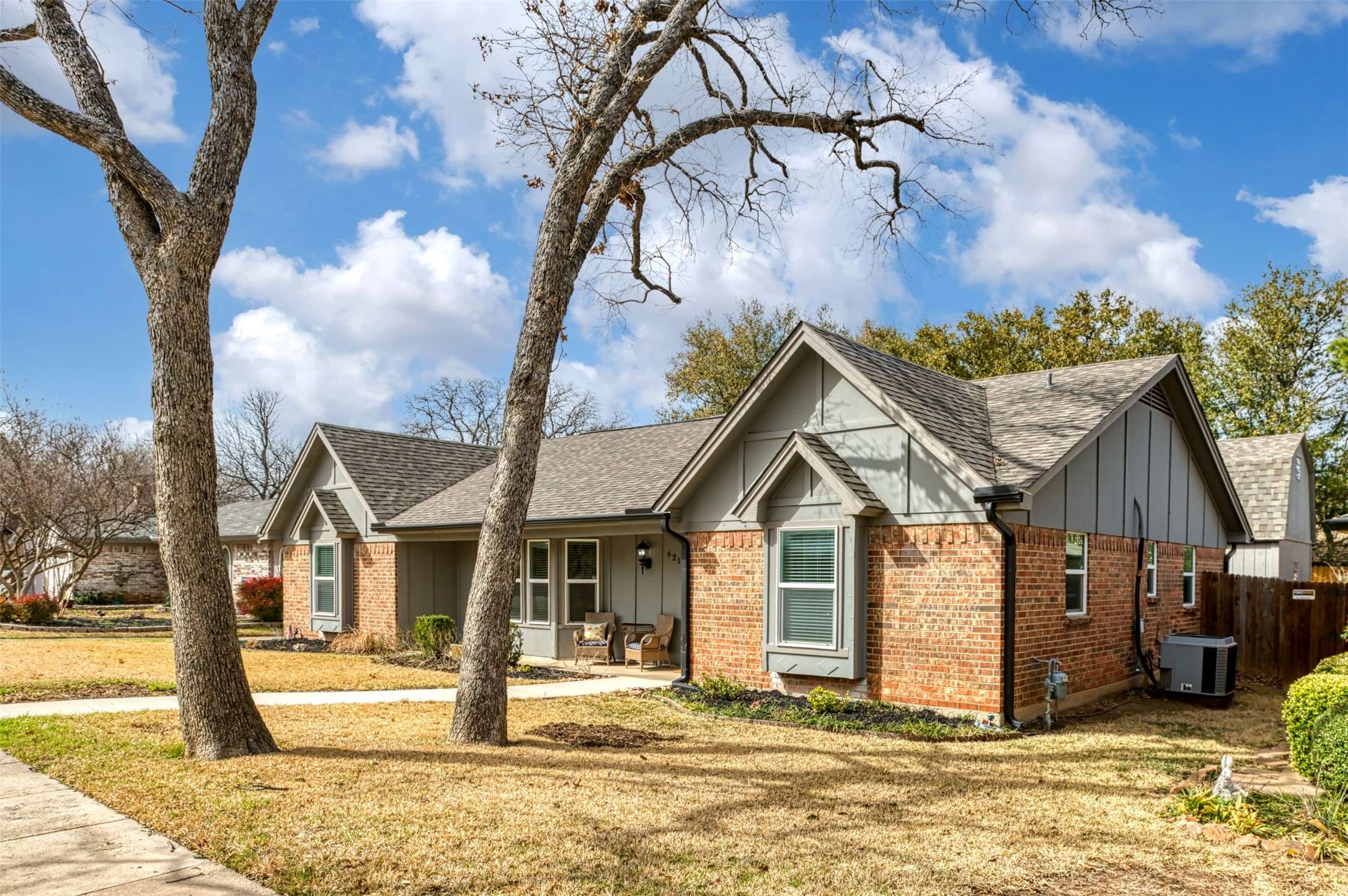 Bedford, TX 76021,621 Sandlin DR