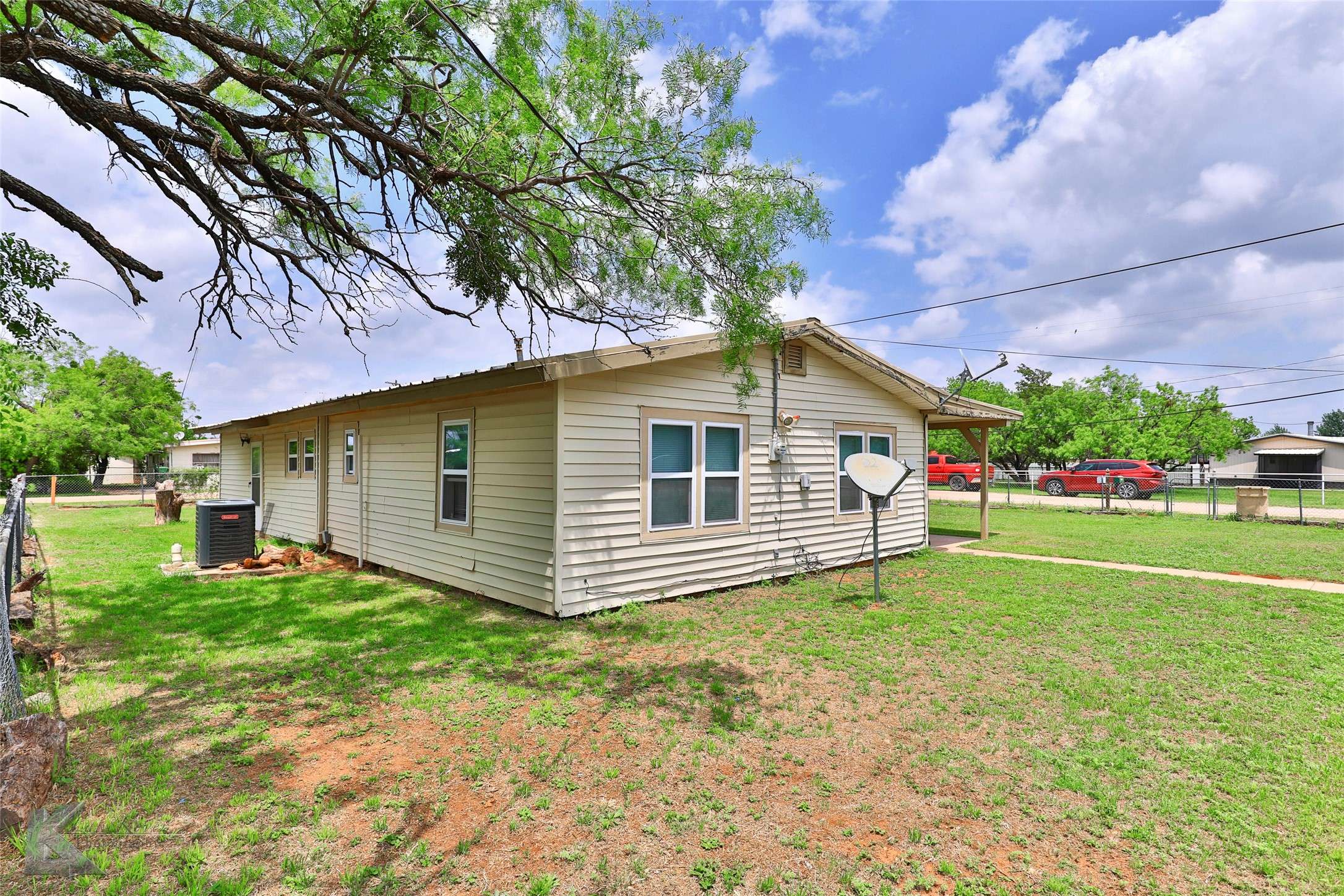 Tye, TX 79563,108 Indian Creek DR