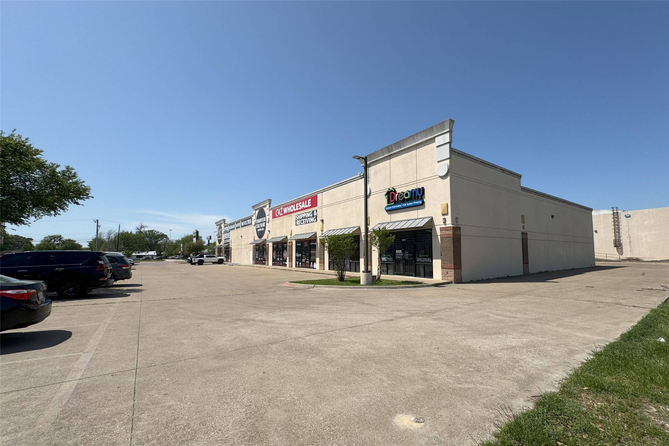 Dallas, TX 75229,11526 Harry Hines BLVD