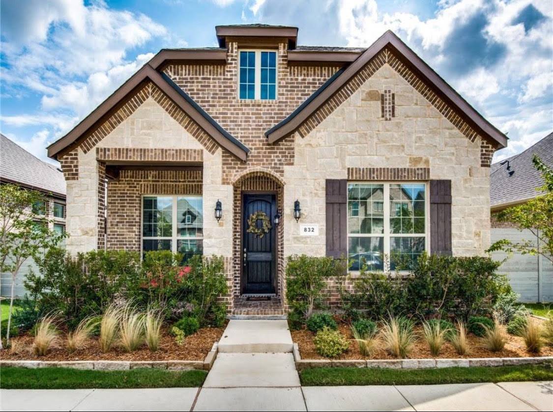 Argyle, TX 76226,832 Parkside DR