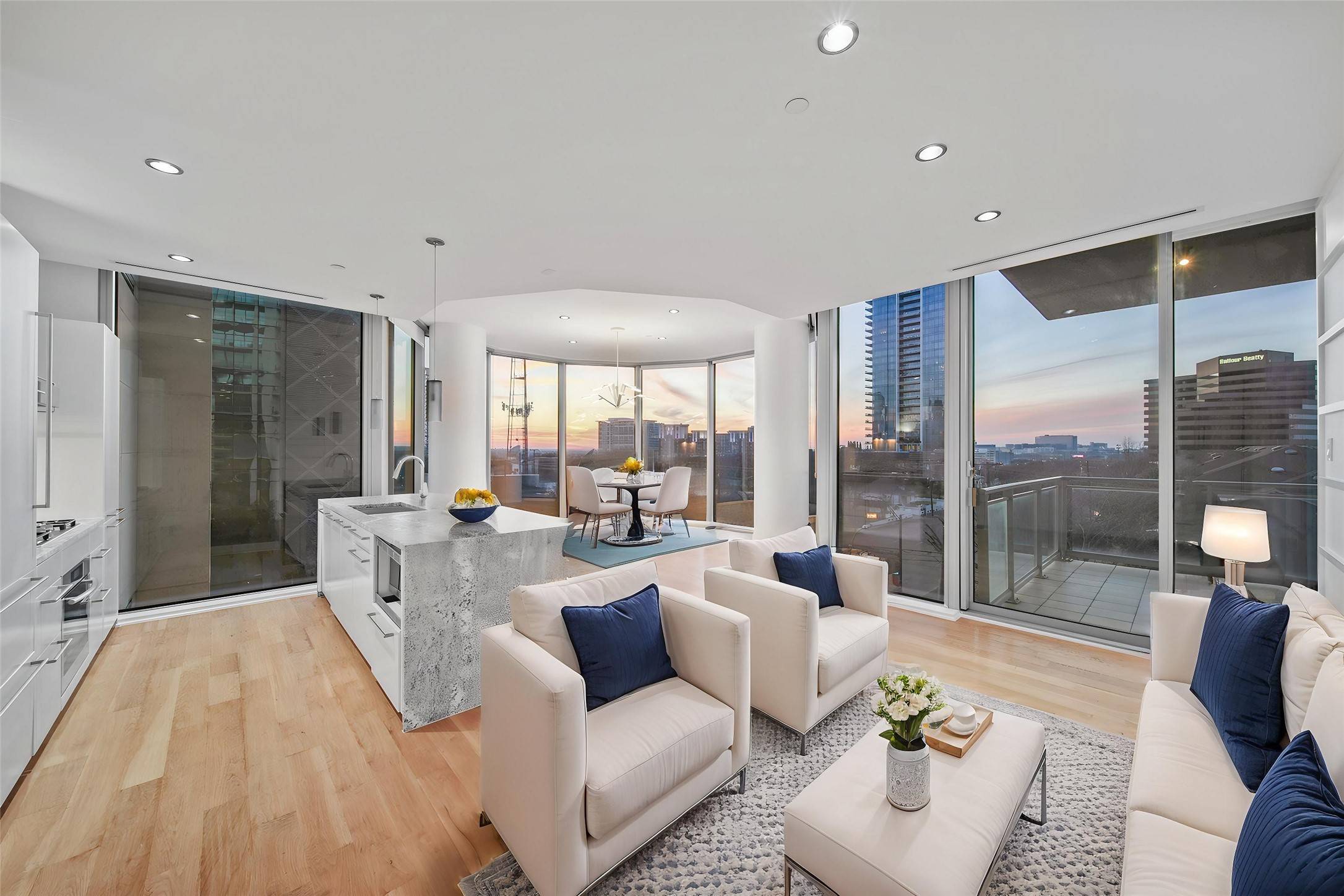 Dallas, TX 75201,2900 Mckinnon ST #404