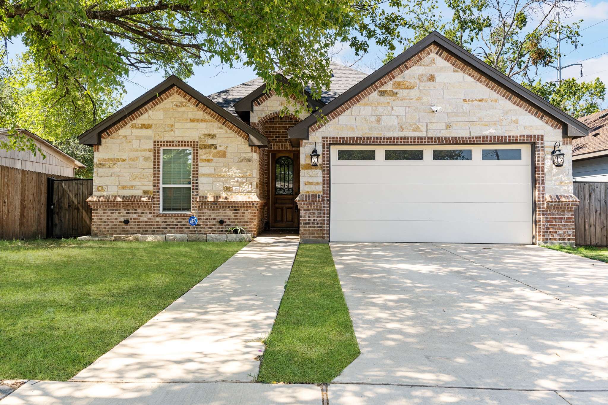 Fort Worth, TX 76105,1004 S Sargent ST