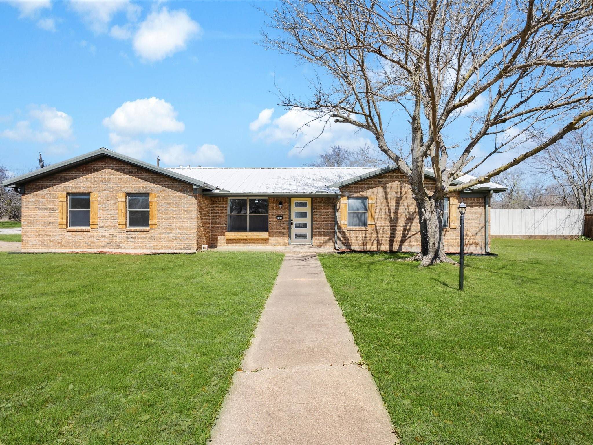 Mineral Wells, TX 76067,200 NW 33rd ST