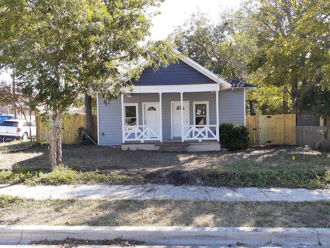 Fort Worth, TX 76110,801 W Baltimore AVE