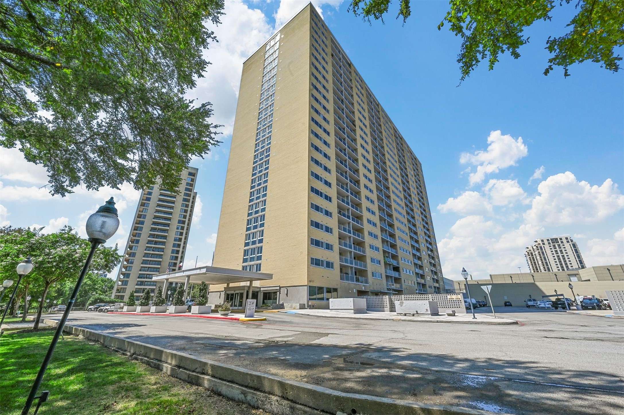 Dallas, TX 75219,3883 Turtle Creek BLVD #511