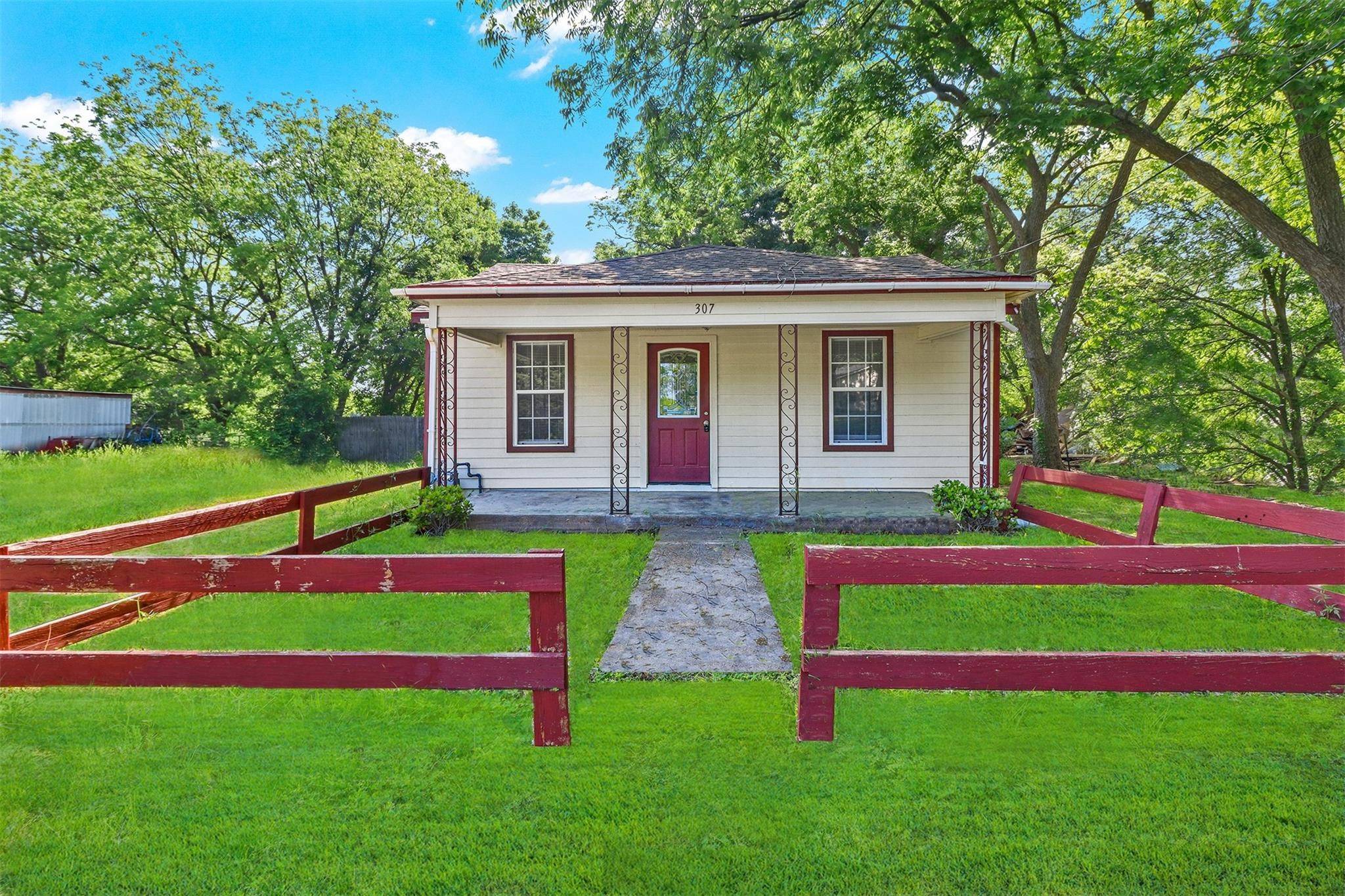 Bells, TX 75414,307 S Jernigan ST