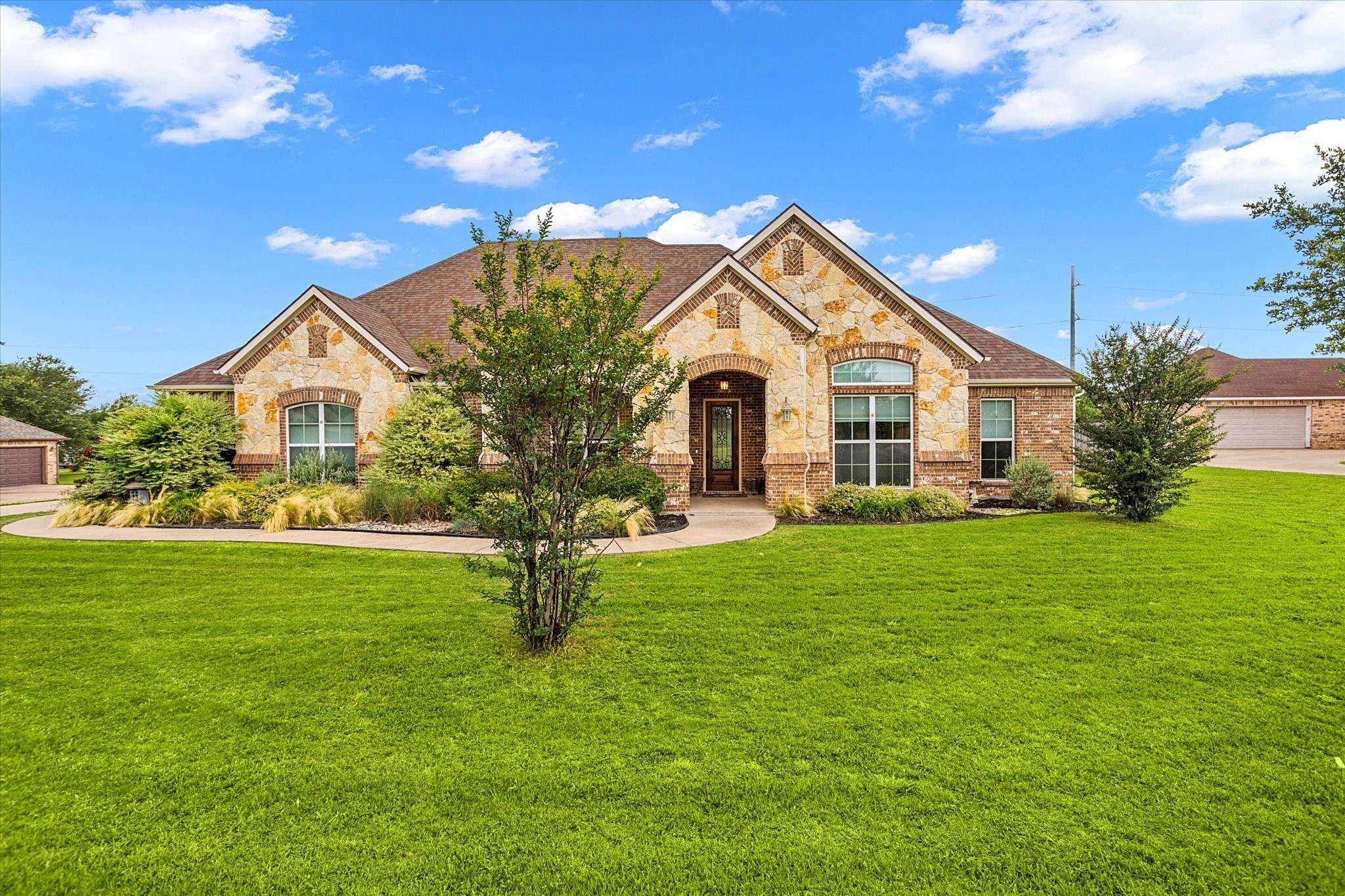 Oak Leaf, TX 75154,1917 Willow Bend DR