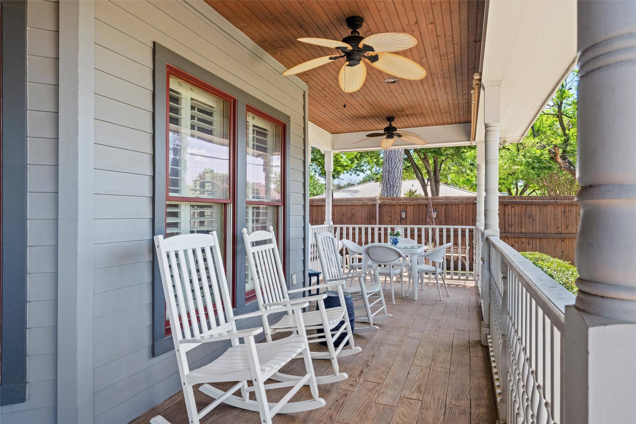 Grapevine, TX 76051,613 Ball ST