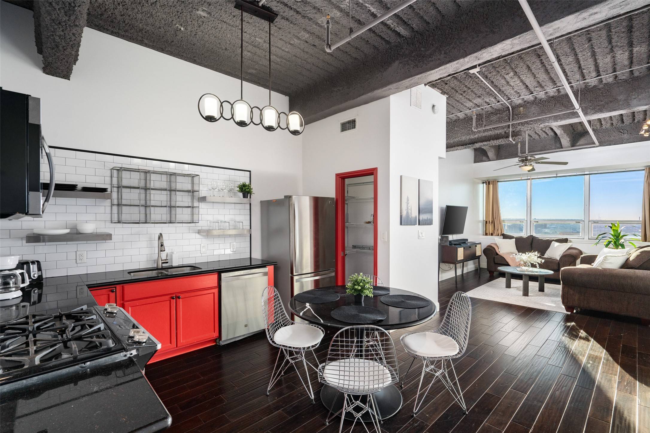 Dallas, TX 75201,511 N Akard ST #1502