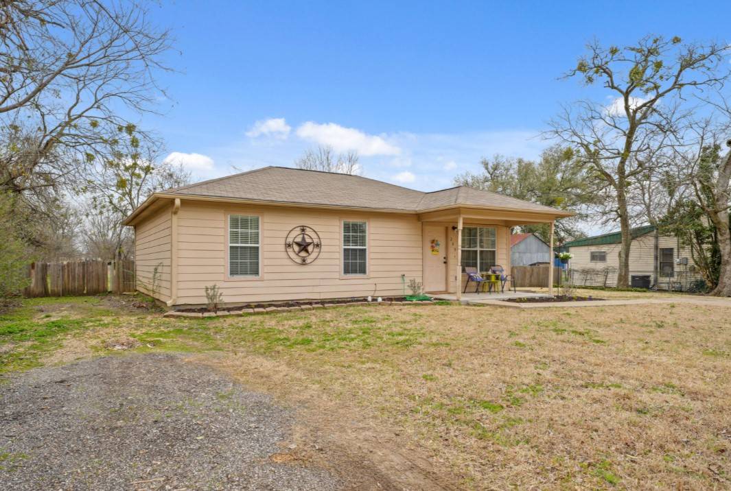 Lone Oak, TX 75453,209 Mill ST