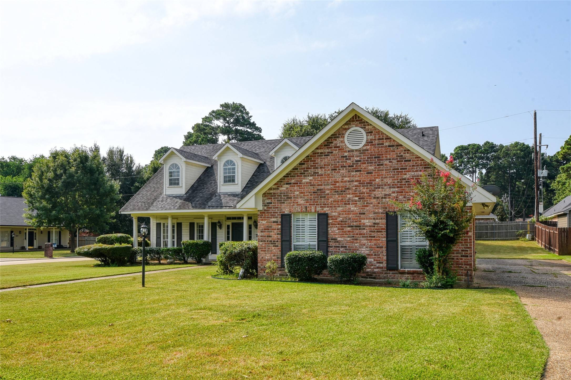 Shreveport, LA 71106,319 Buttonwood CIR
