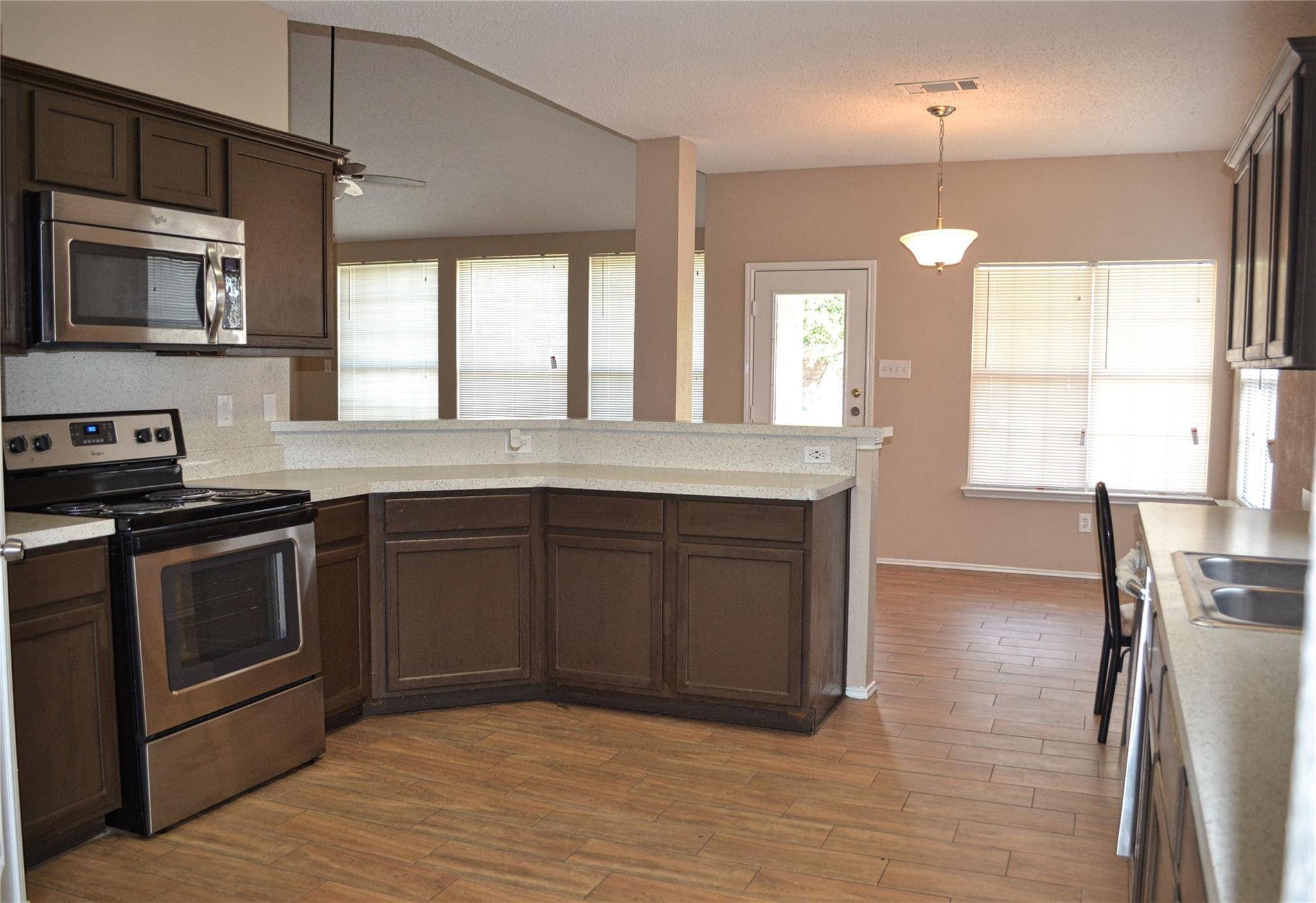 Arlington, TX 76001,6415 St Alban CT