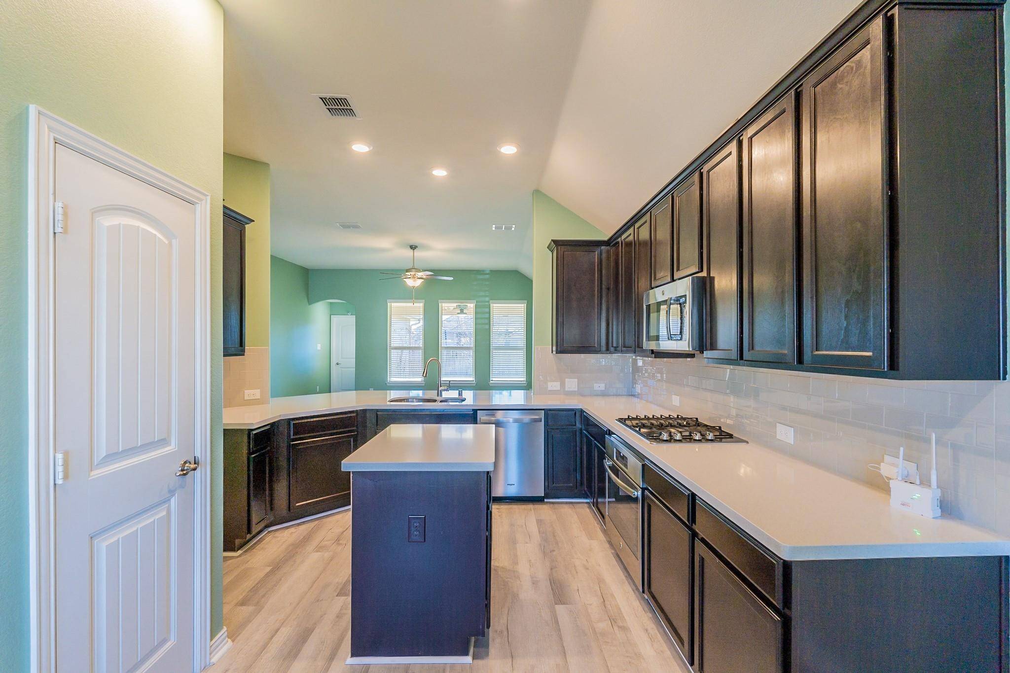 Fort Worth, TX 76052,809 Joaquin WAY