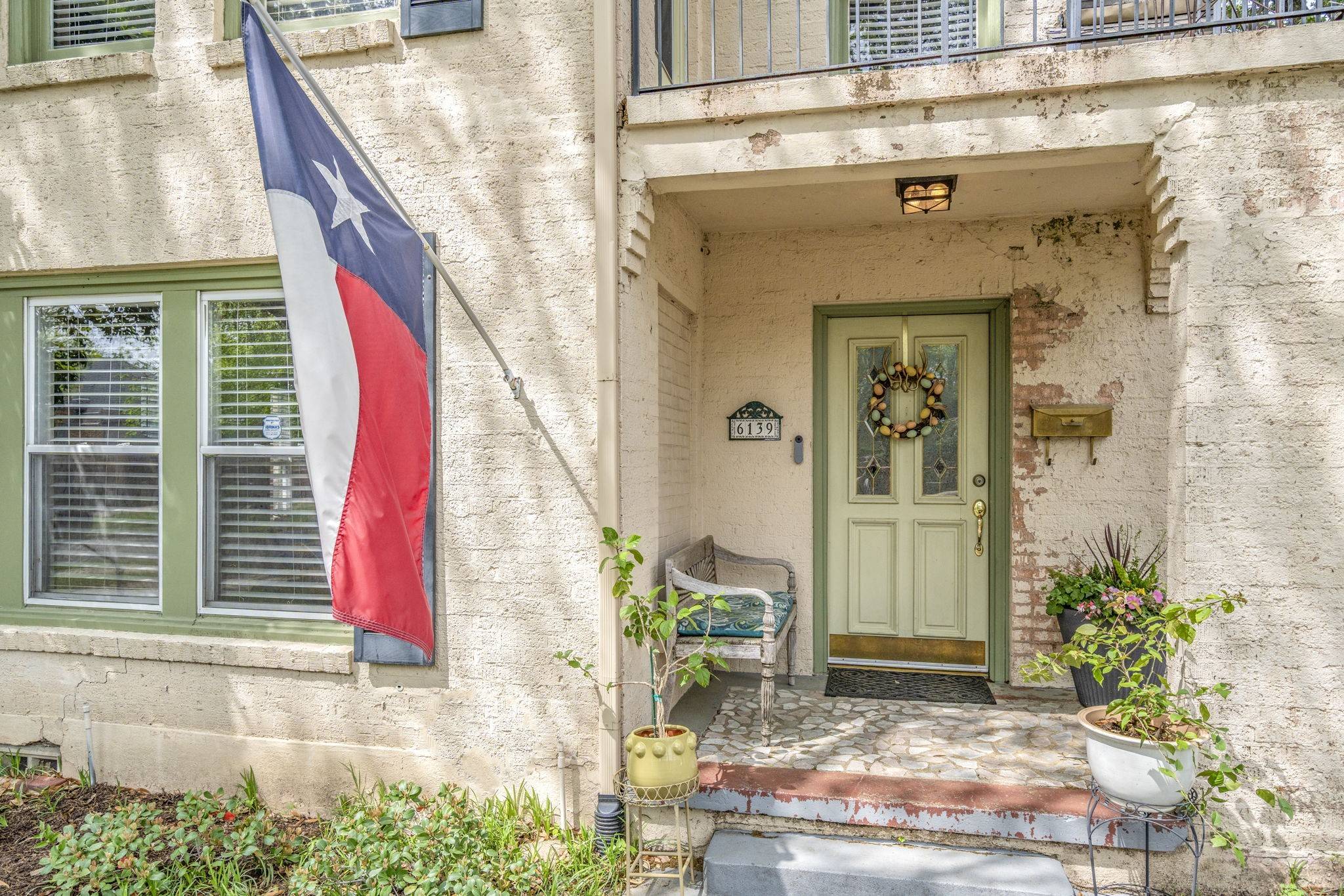Dallas, TX 75214,6139 Lakeshore DR