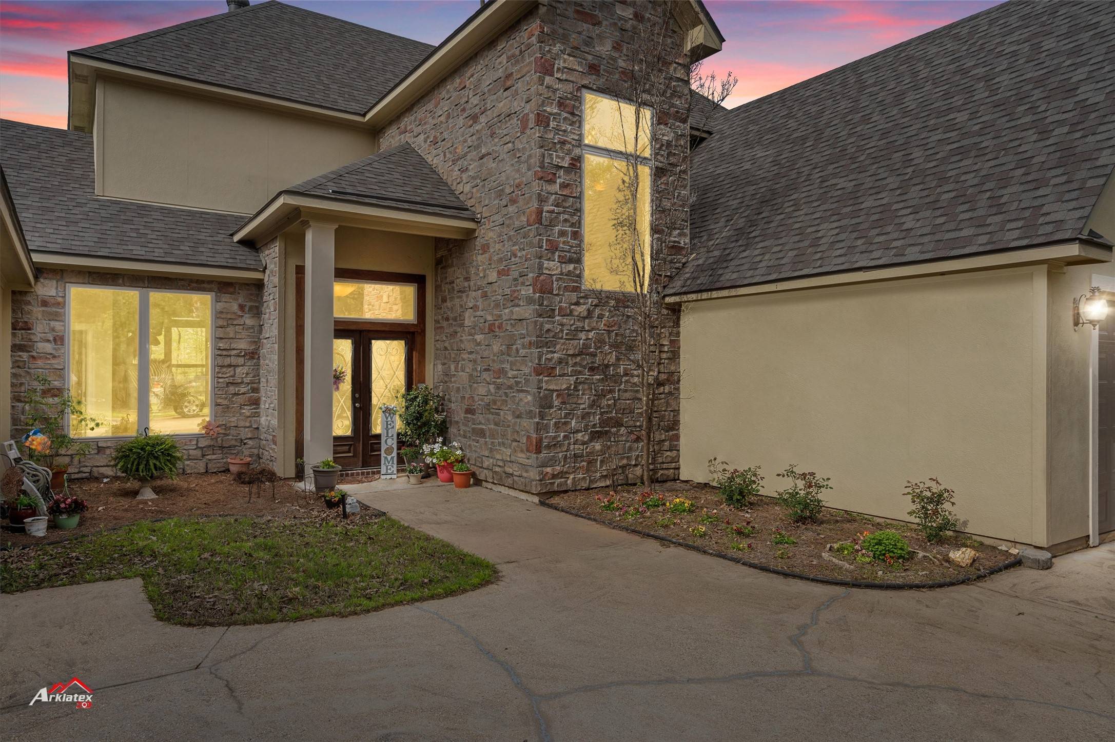 Benton, LA 71006,320 Merritt RD