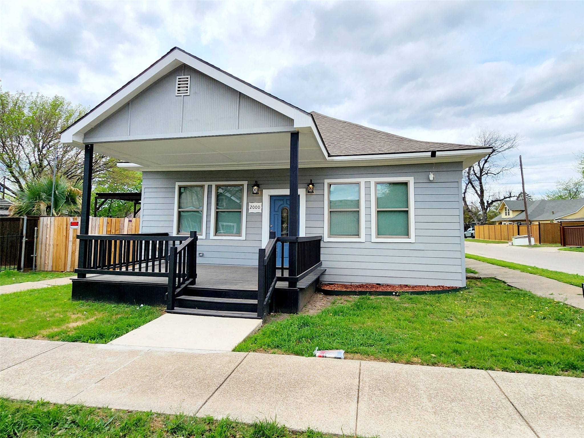 Fort Worth, TX 76110,2000 May ST