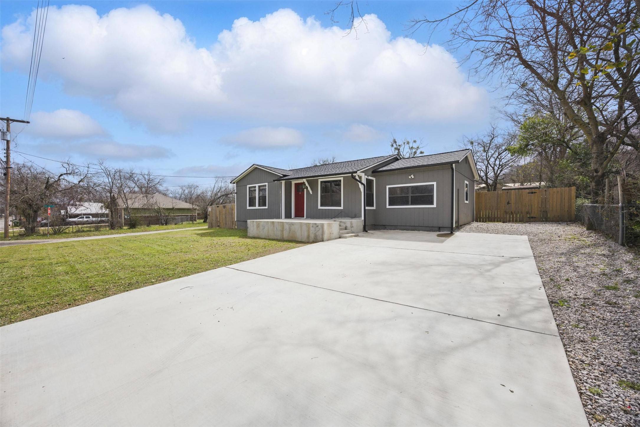Mineral Wells, TX 76067,516 SE 17th ST