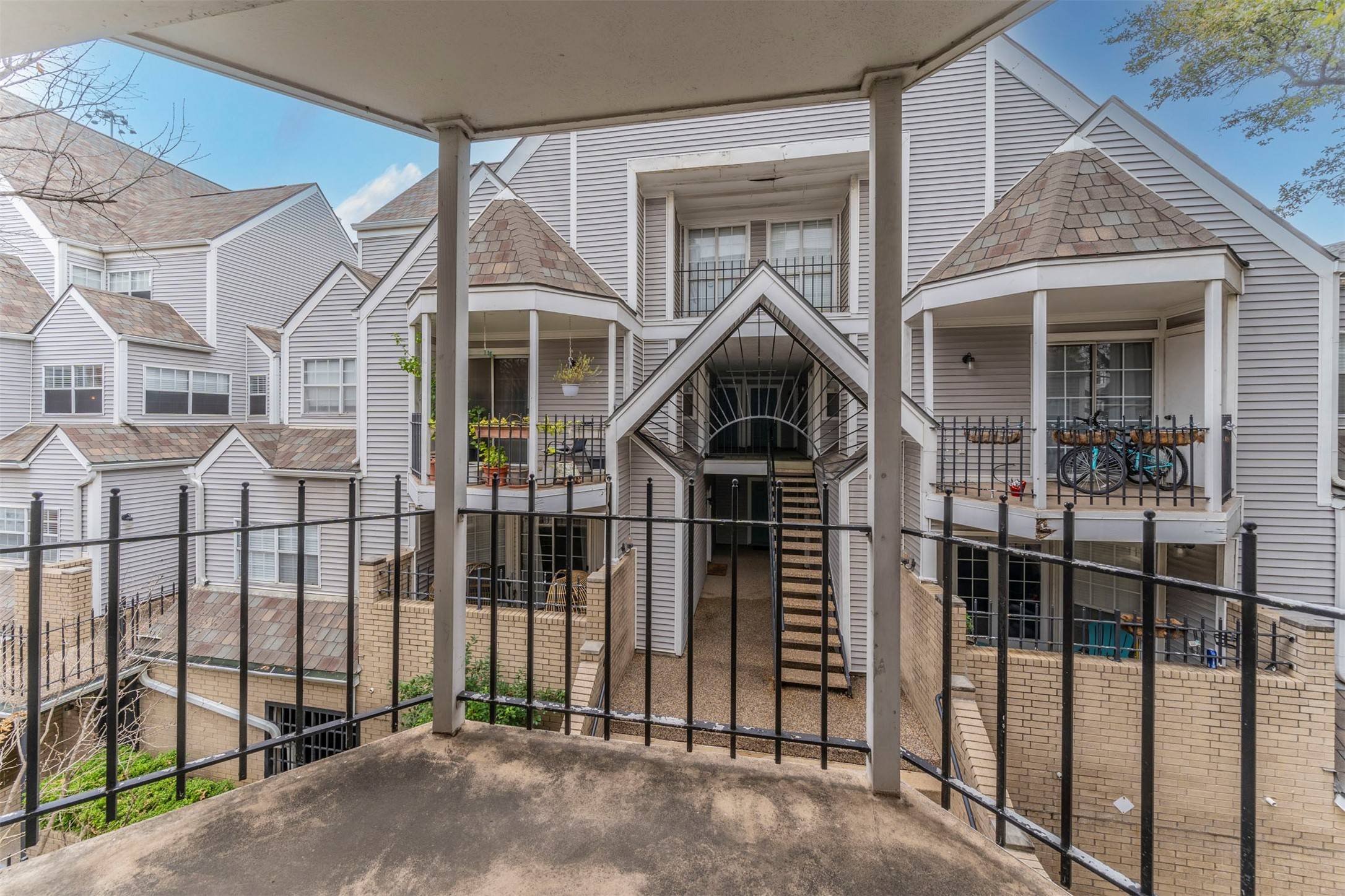 Dallas, TX 75204,3033 San Jacinto ST #327