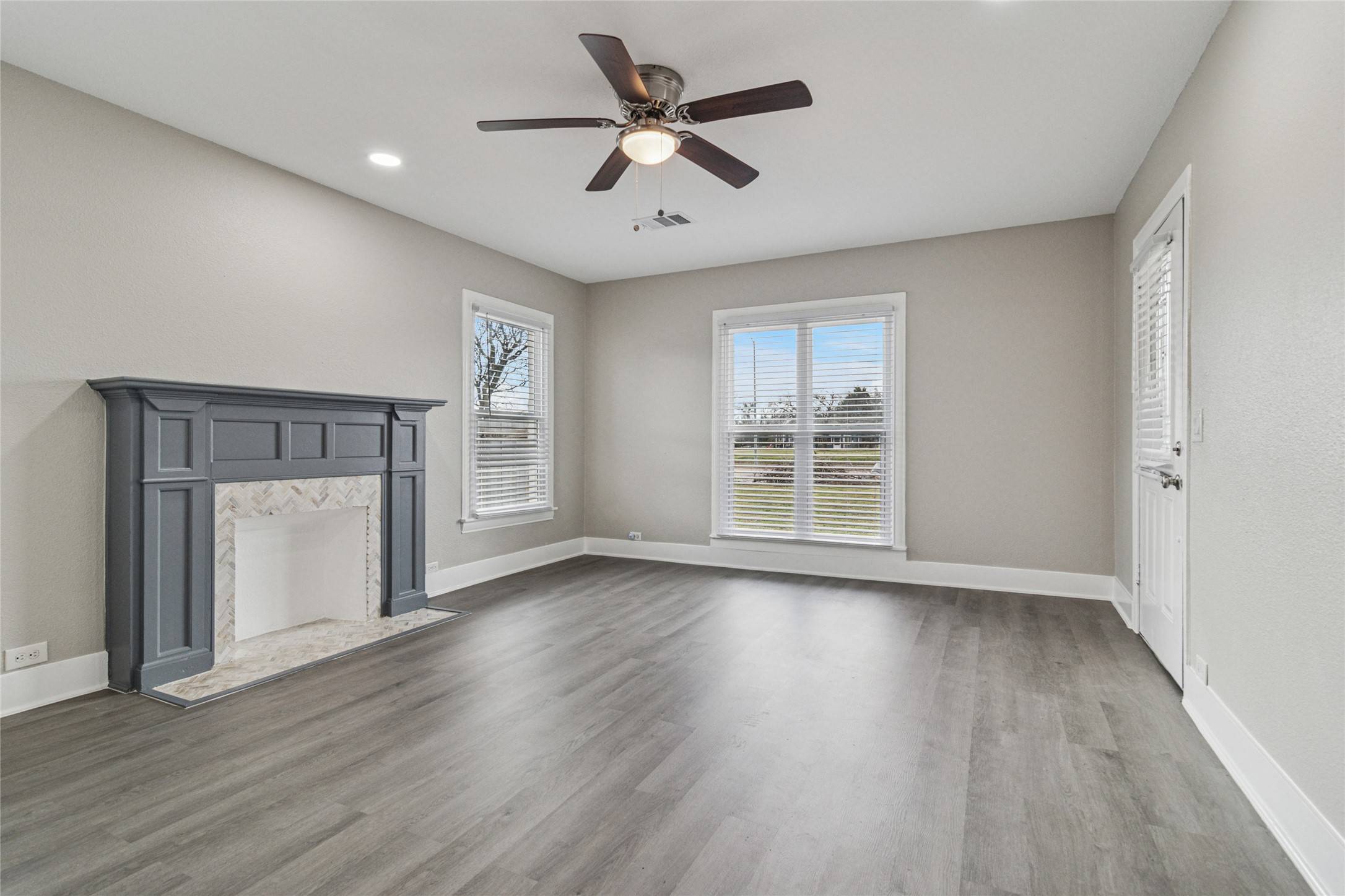 Lancaster, TX 75146,902 W Pleasant Run