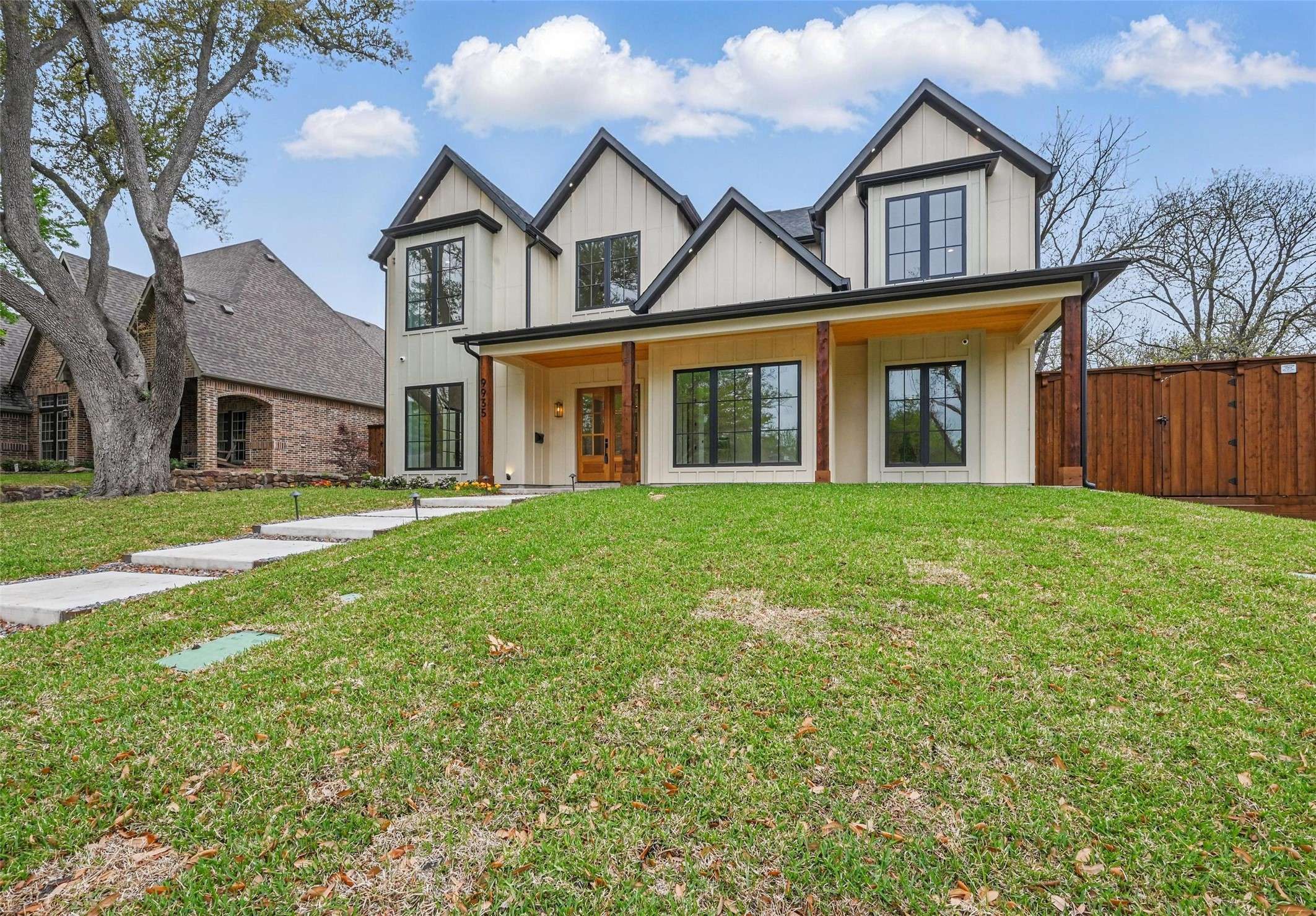 Dallas, TX 75238,9935 Windlake CIR