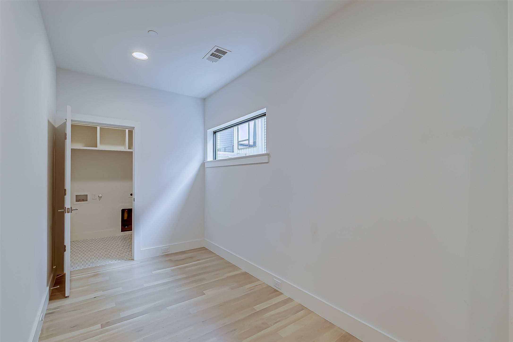 Dallas, TX 75235,2707 Kimsey DR #104
