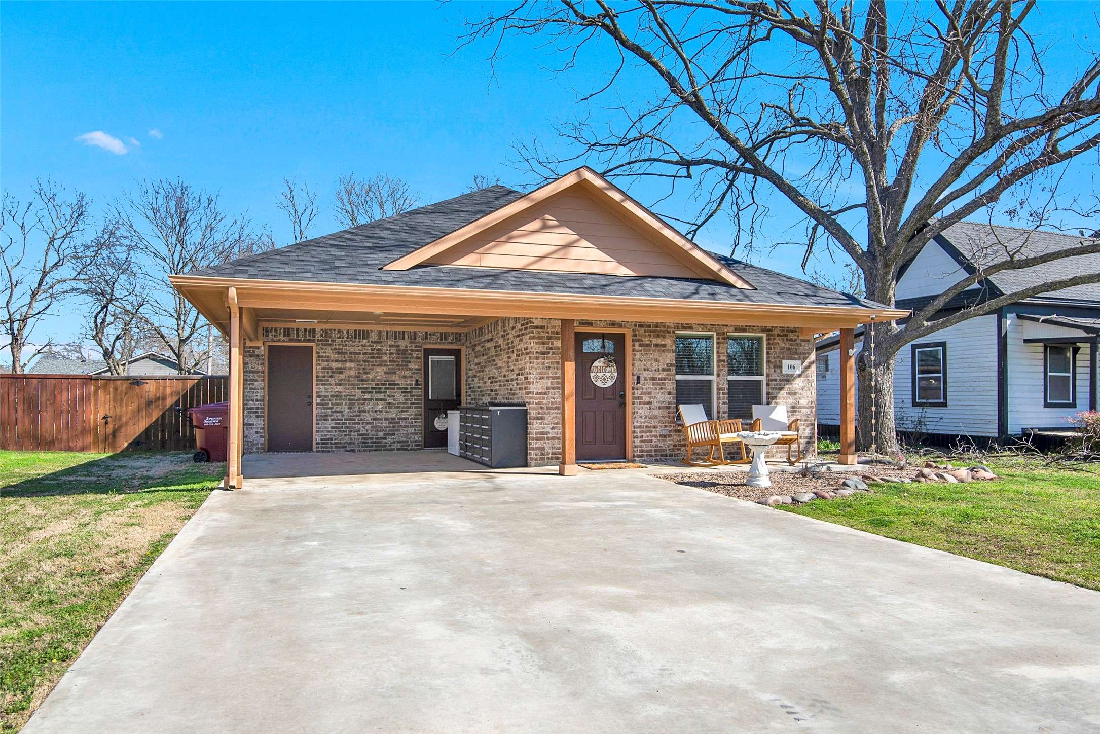 Leonard, TX 75452,106 W Thomas ST