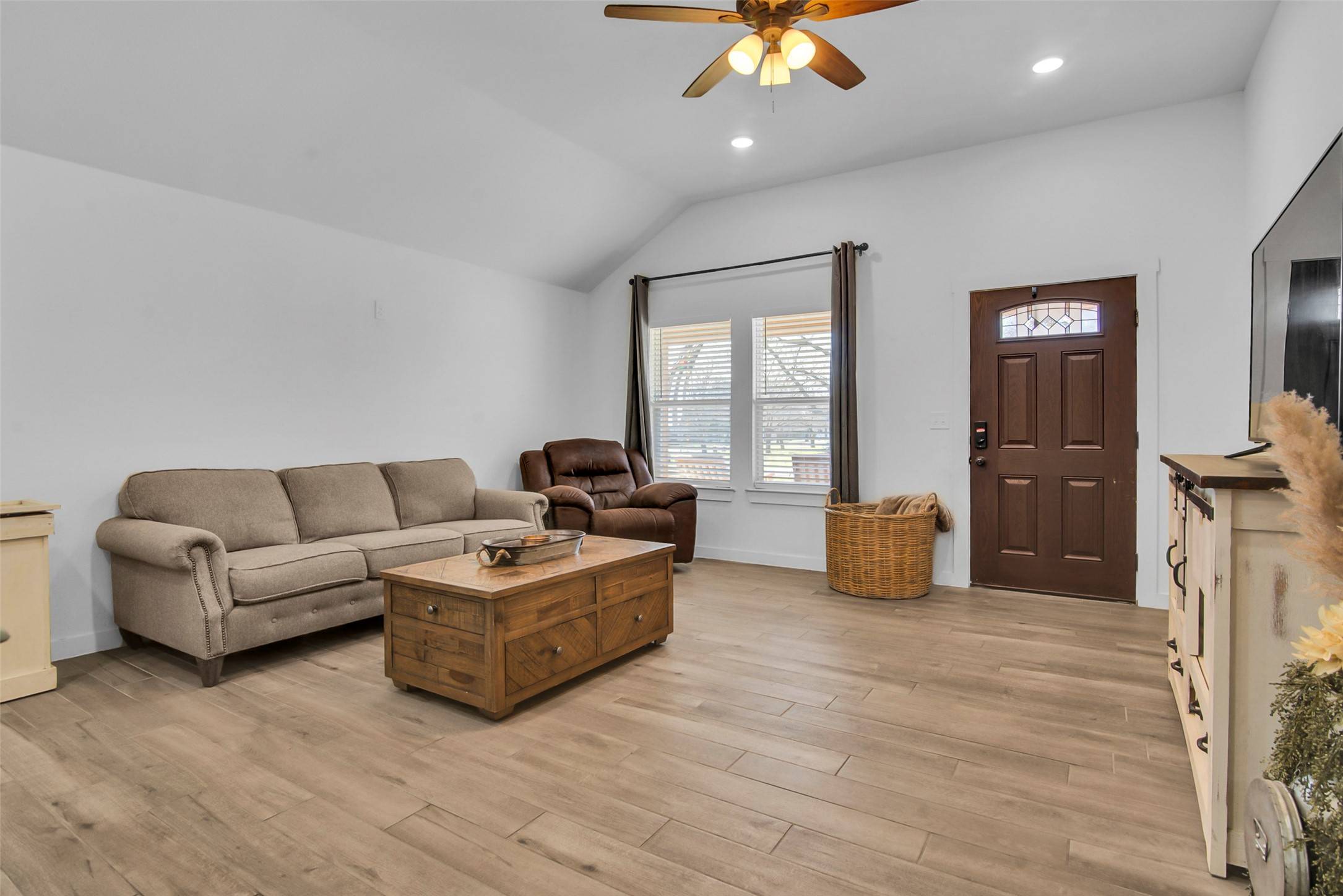 Leonard, TX 75452,106 W Thomas ST