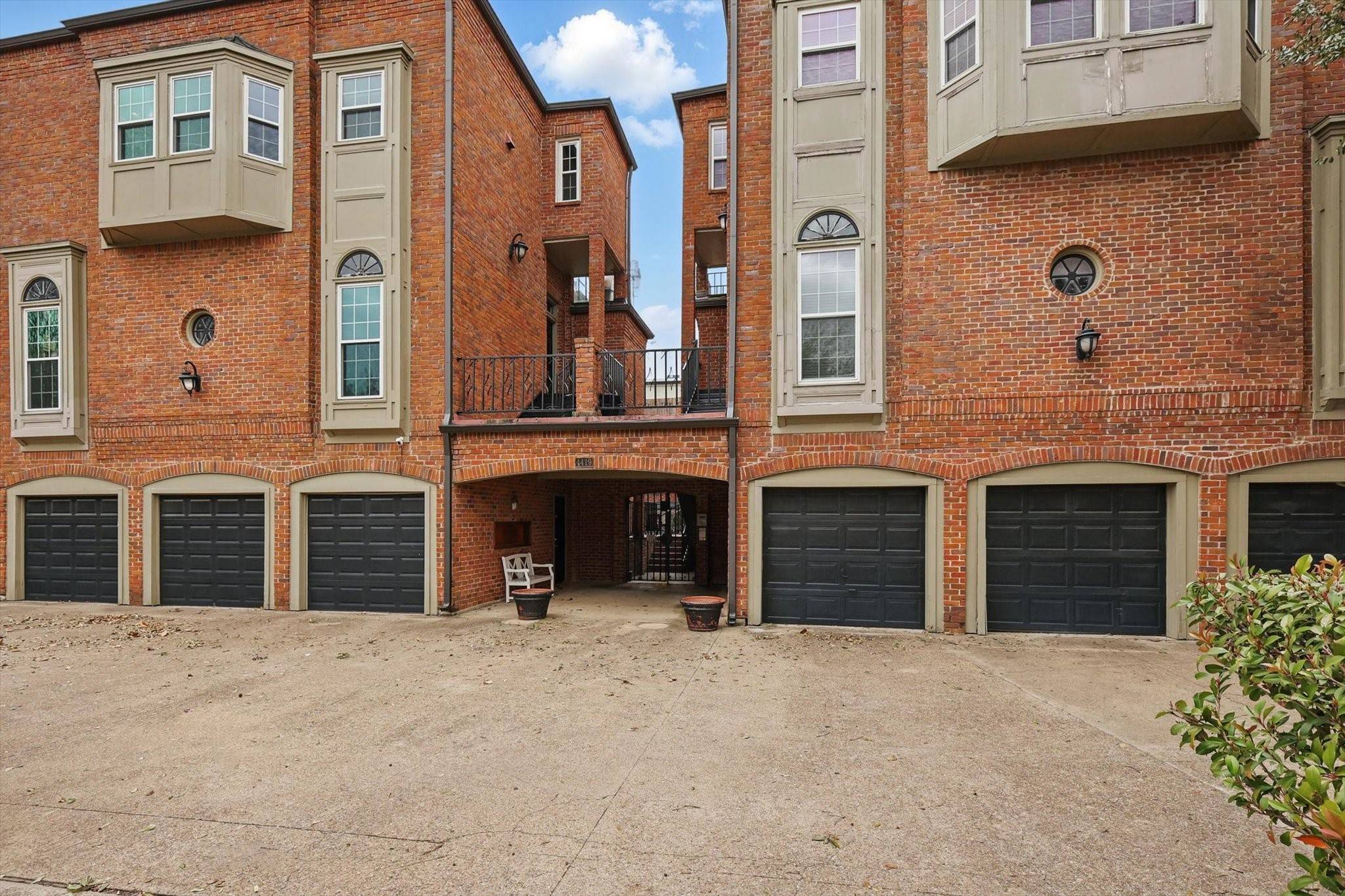 Dallas, TX 75219,4419 Holland AVE #104