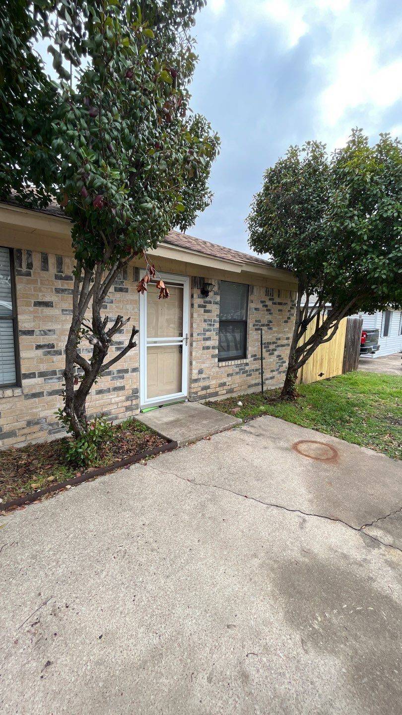 Benbrook, TX 76126,121 San Saba AVE #A