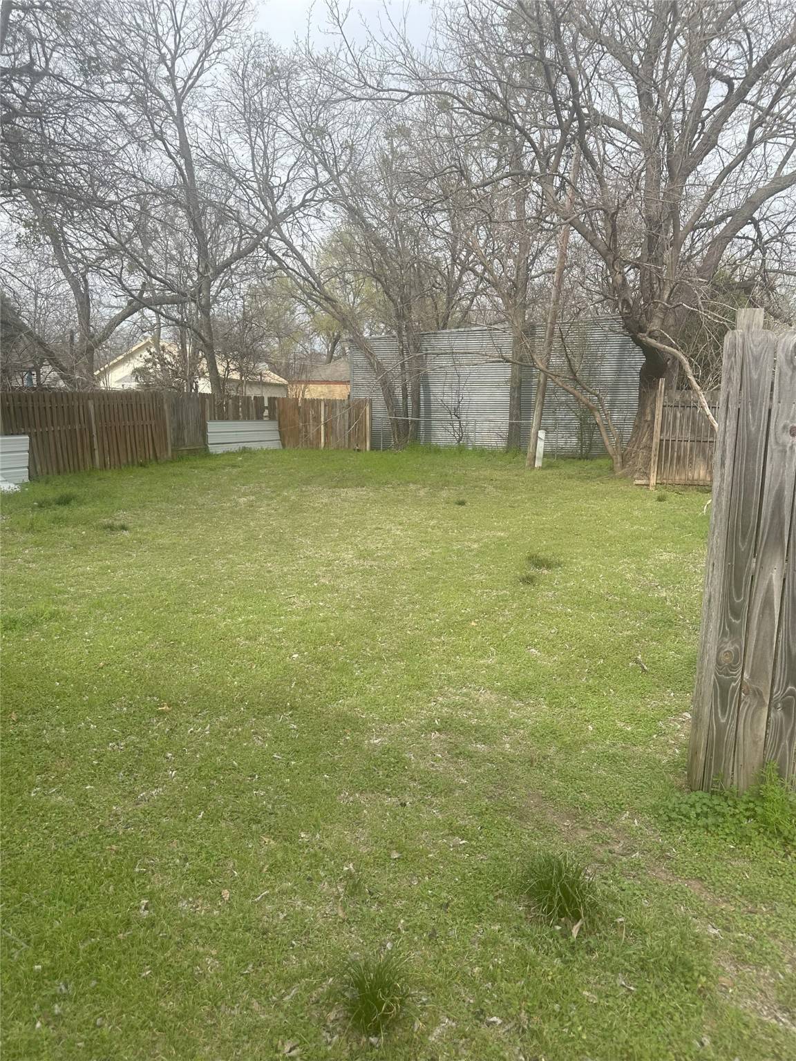 Bowie, TX 76230,301 Orchard ST