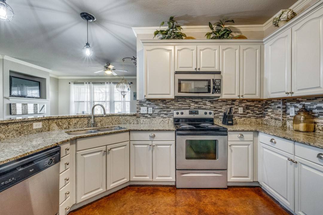 Arlington, TX 76011,720 N Center ST