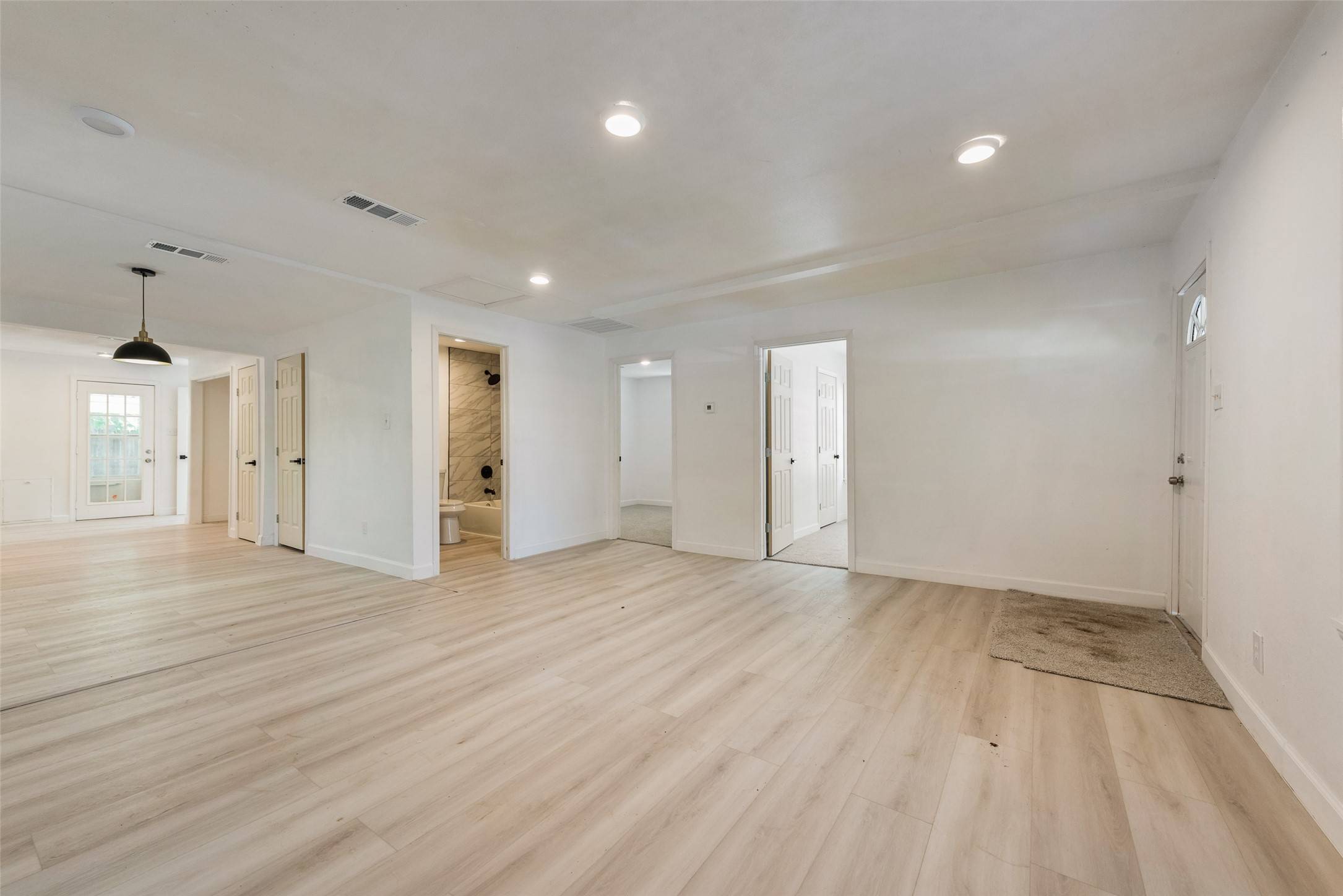 White Settlement, TX 76108,203 East PL