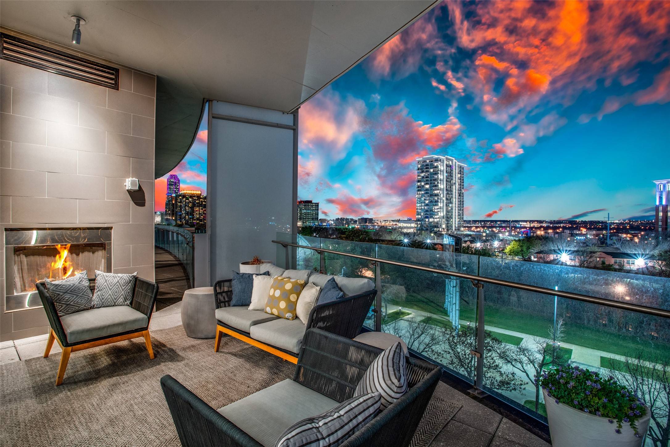 Dallas, TX 75201,3130 Harwood #601