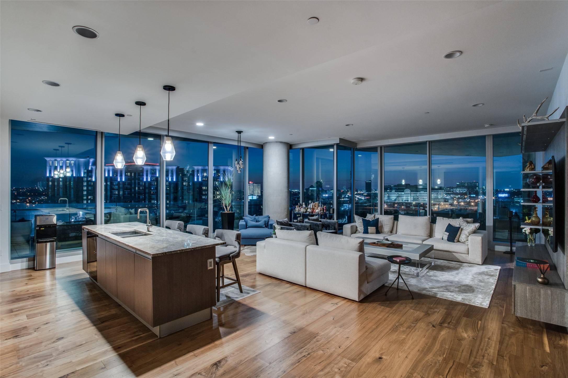 Dallas, TX 75201,3130 Harwood #601