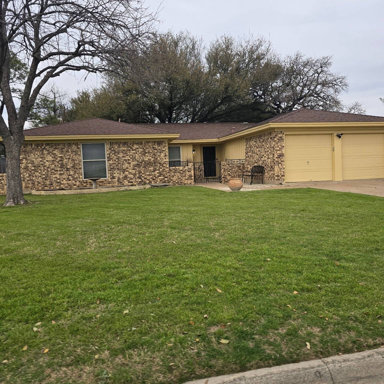 Hurst, TX 76054,208 E Pleasantview DR
