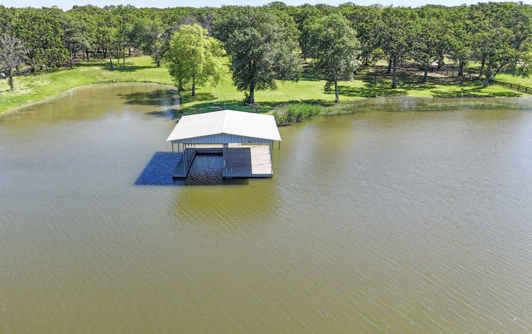 Quinlan, TX 75474,9501 Oakwood RD