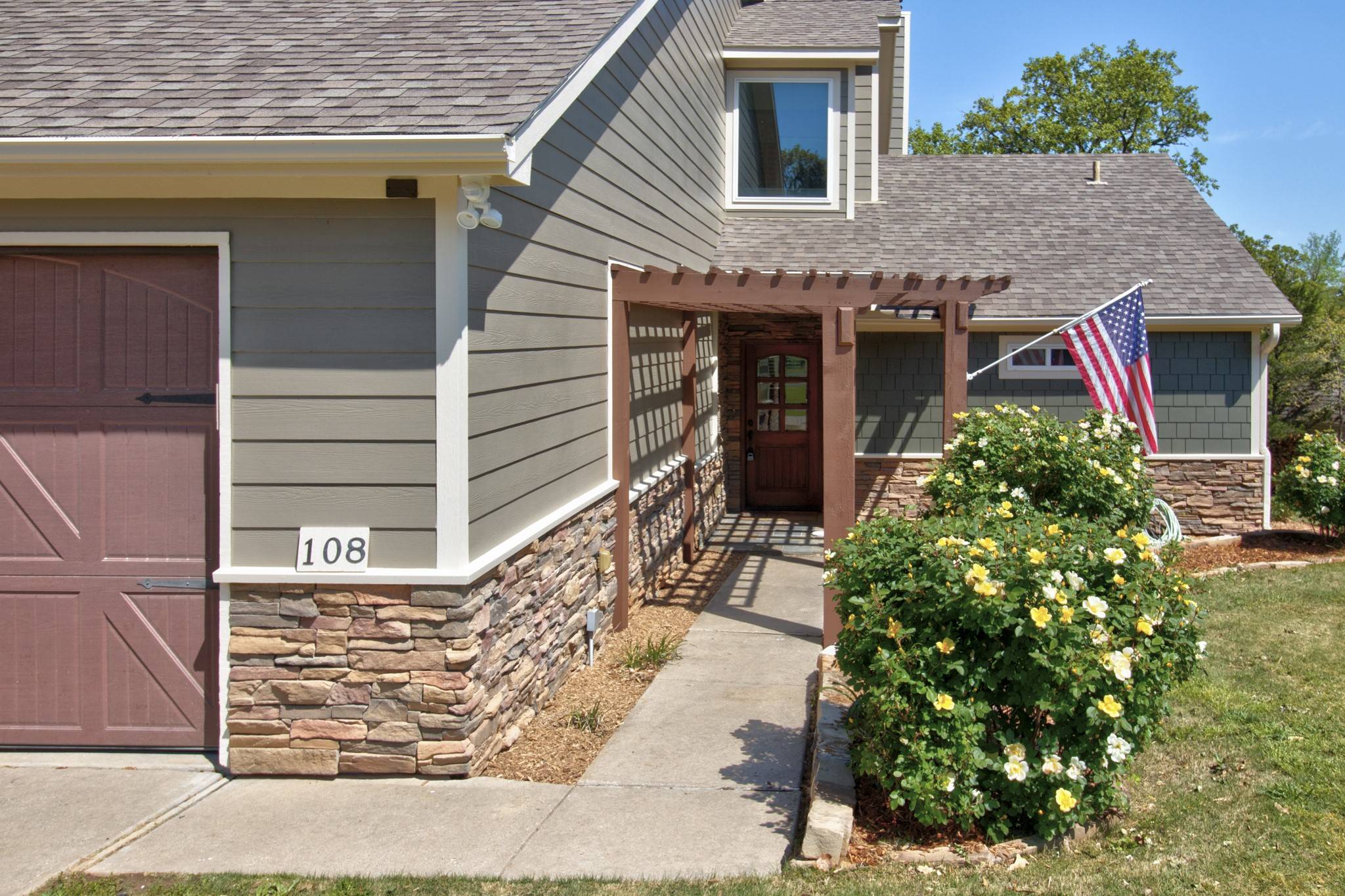 Lake Kiowa, TX 76240,108 E Kiowa DR E