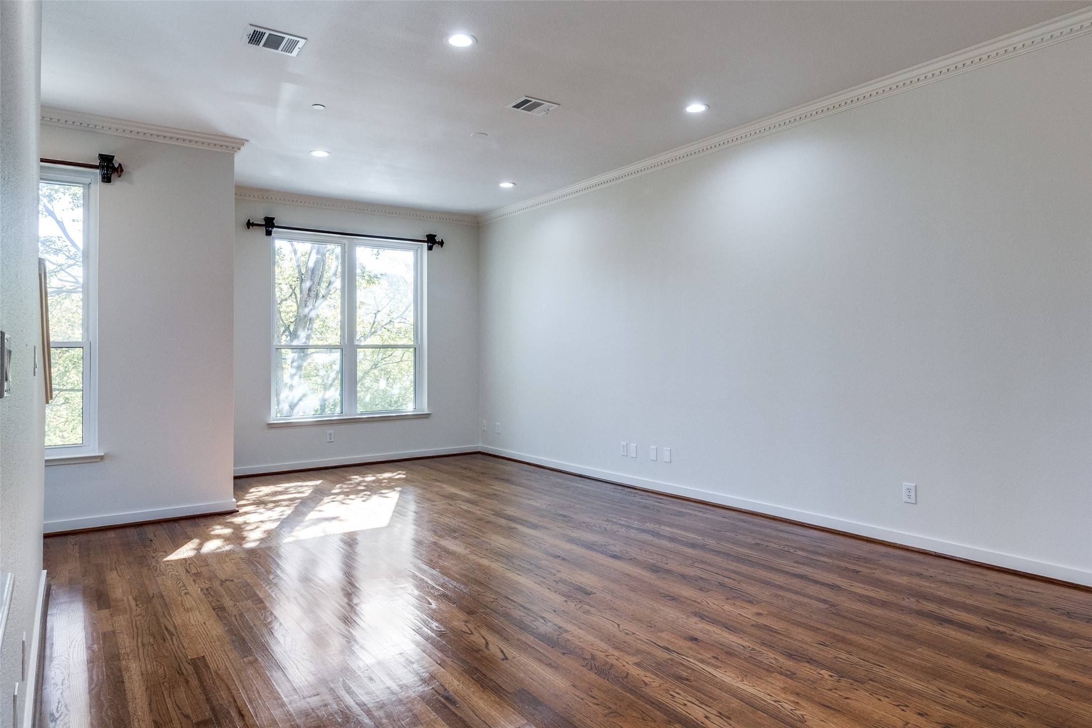 Dallas, TX 75219,3800 Holland AVE #1