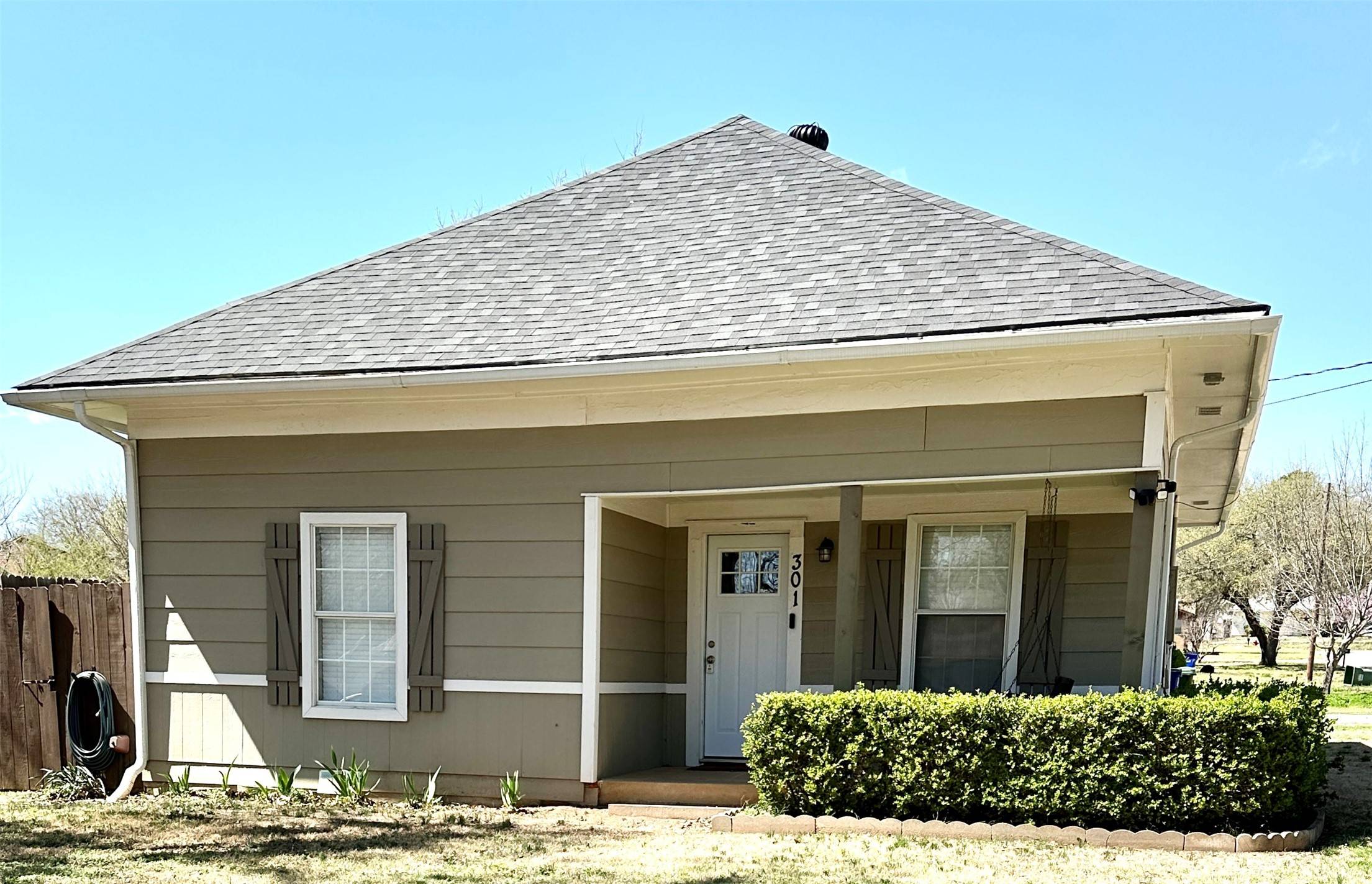 Whitesboro, TX 76273,301 Broadway ST