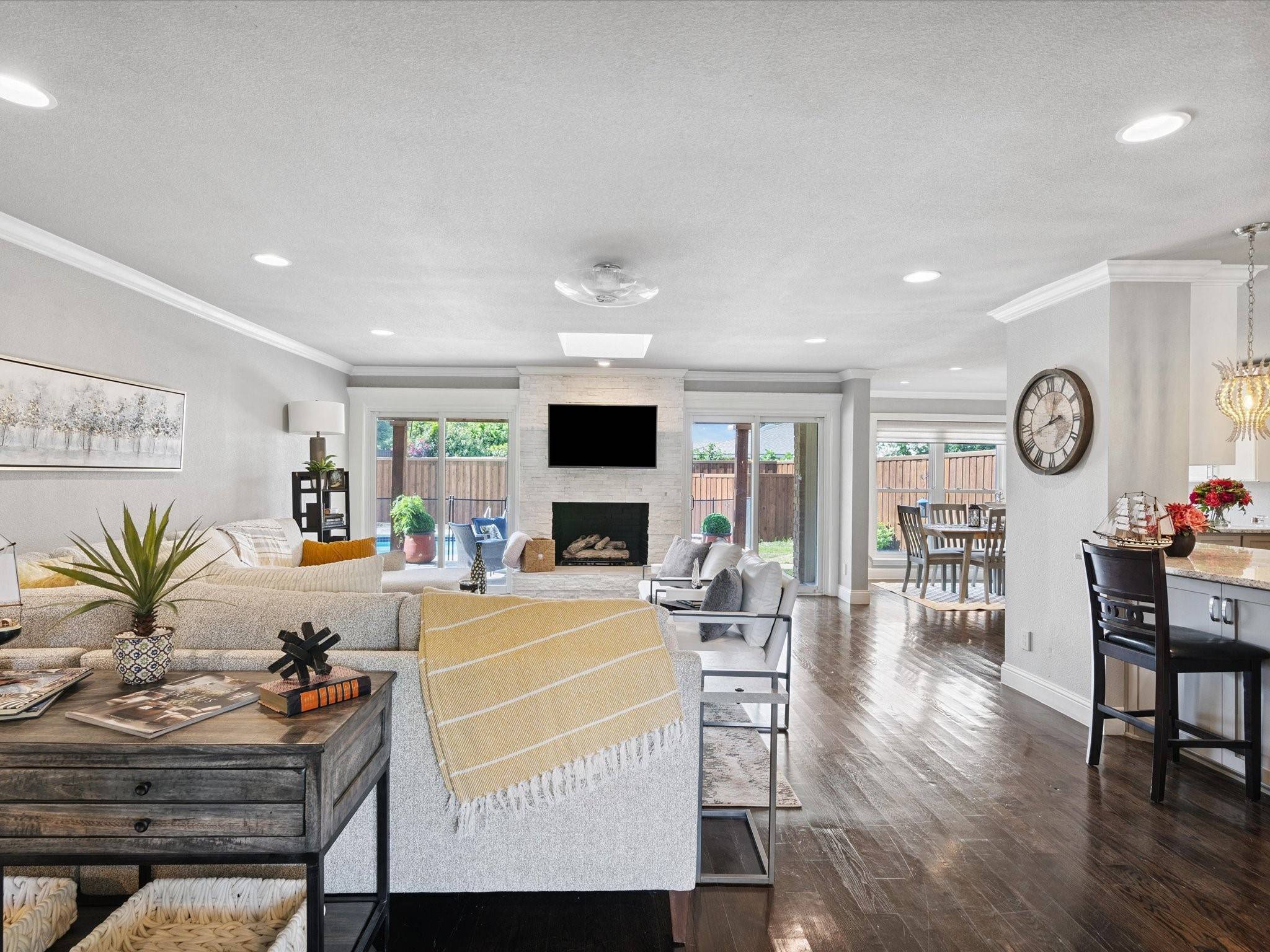 Dallas, TX 75248,7248 Tangleglen DR