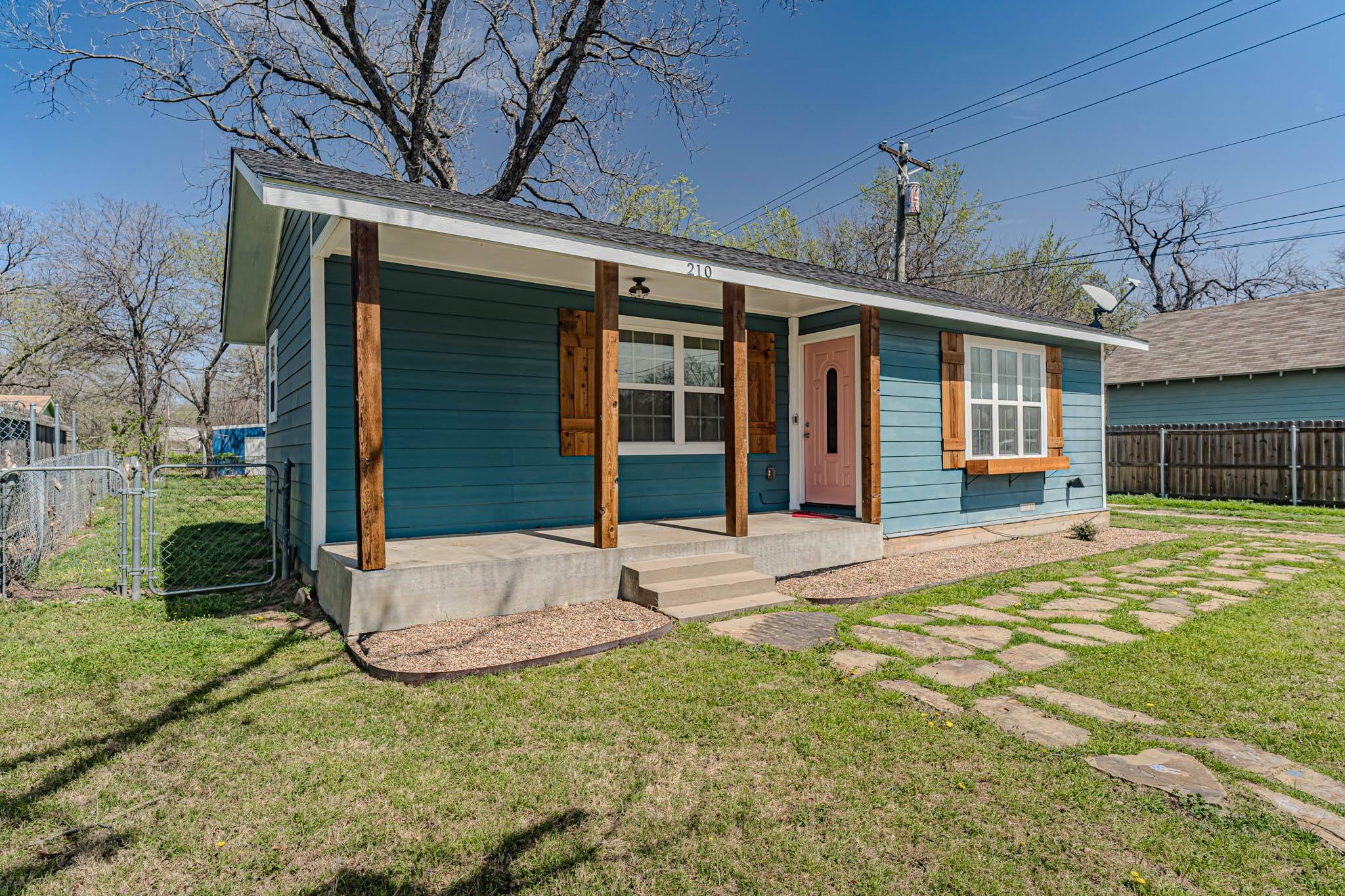 Weatherford, TX 76086,210 W Weatherford ST