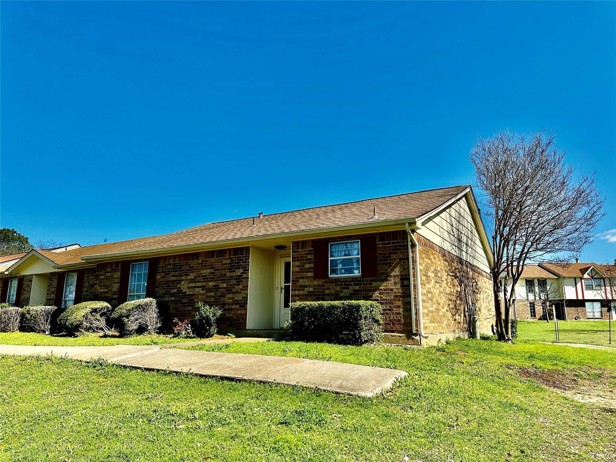 Grand Prairie, TX 75052,1 E Mountain LN #33