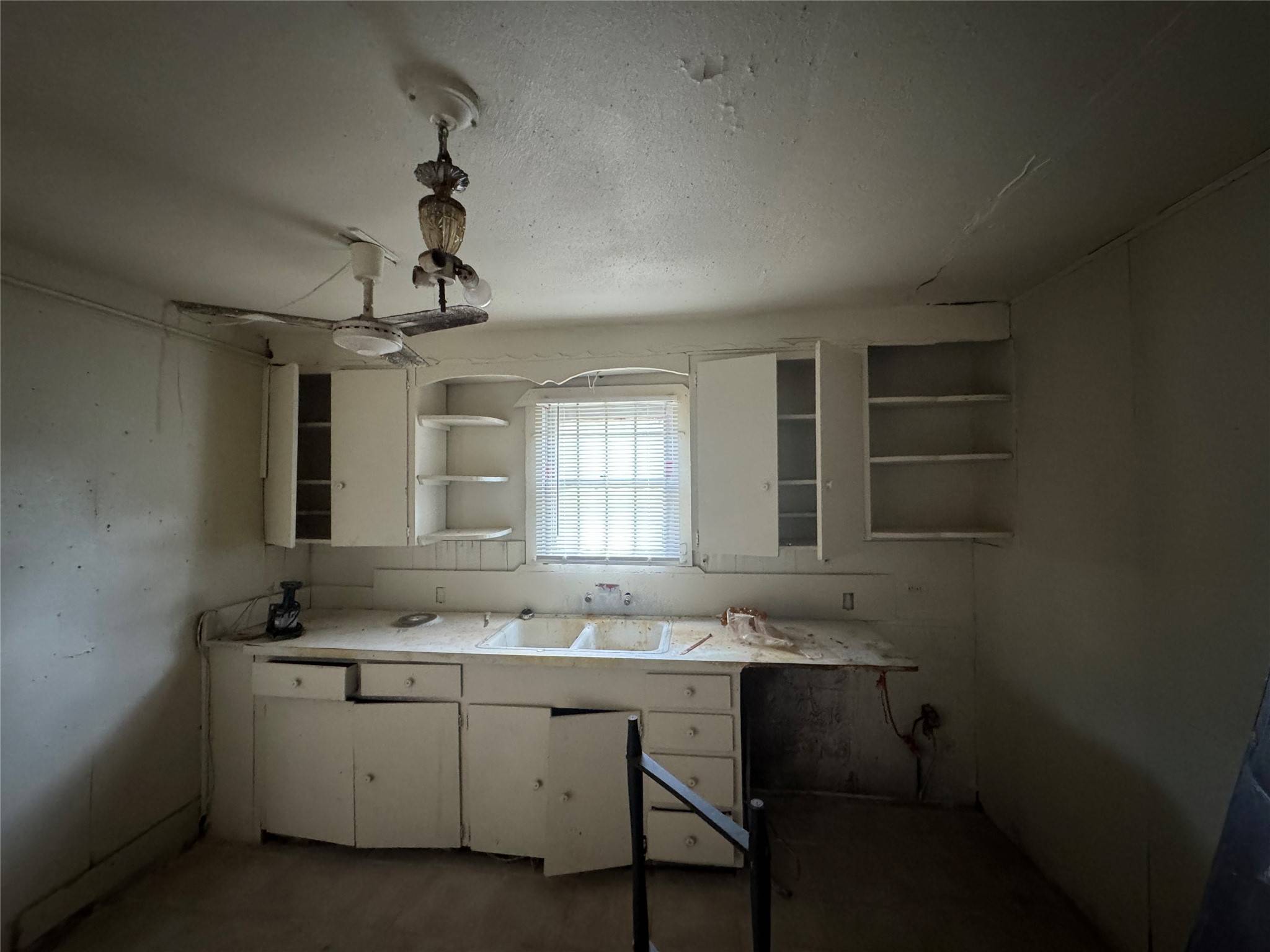 Palestine, TX 75803,607 Larry ST