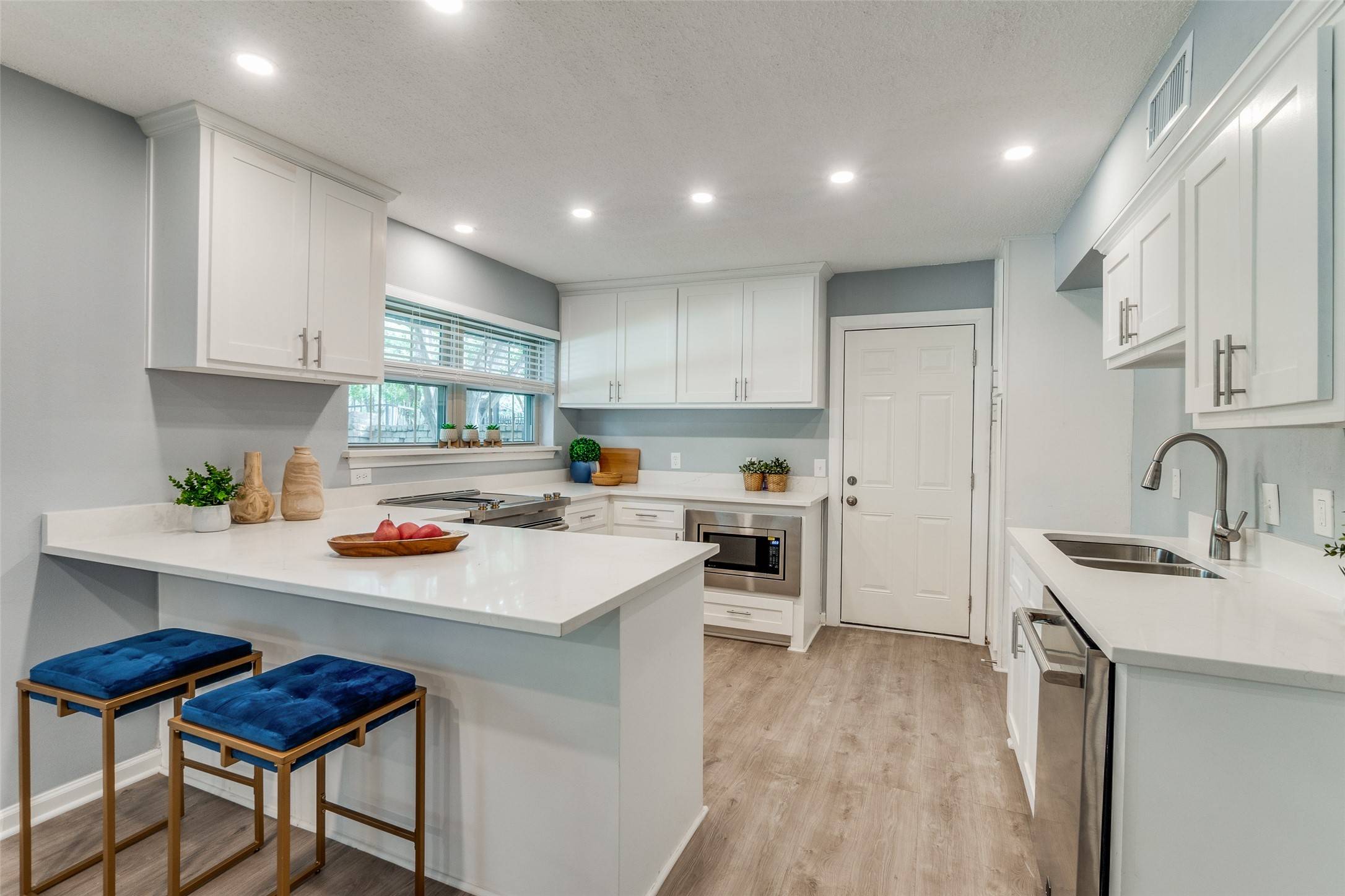 Dallas, TX 75230,7706 Meadow RD #121