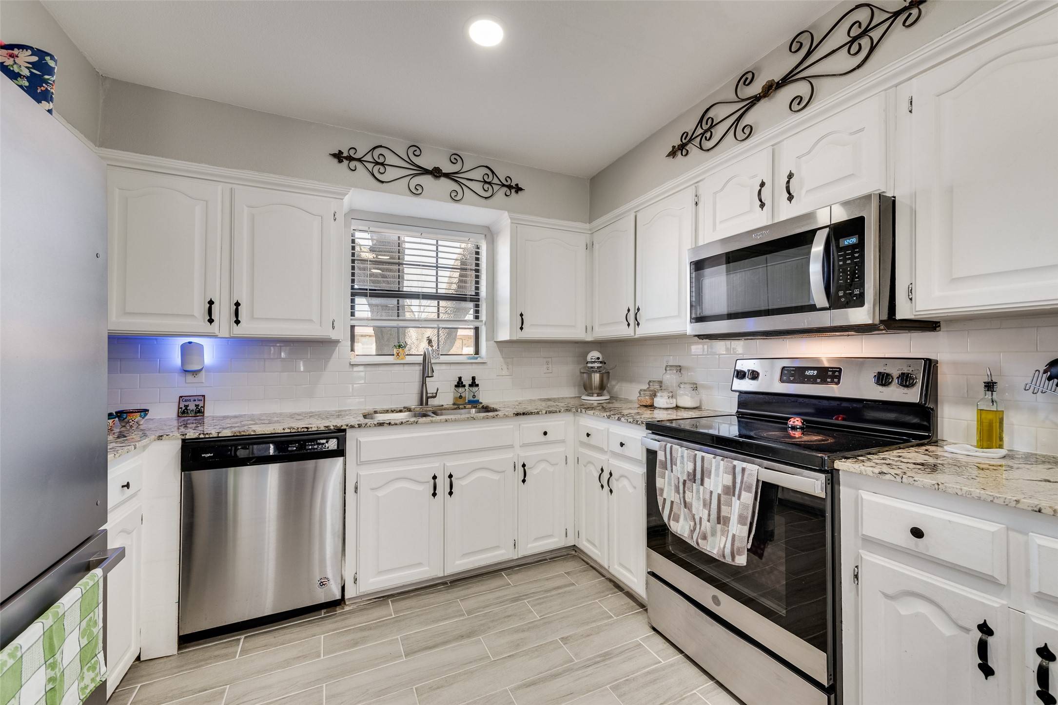 Garland, TX 75043,702 Middle Glen DR